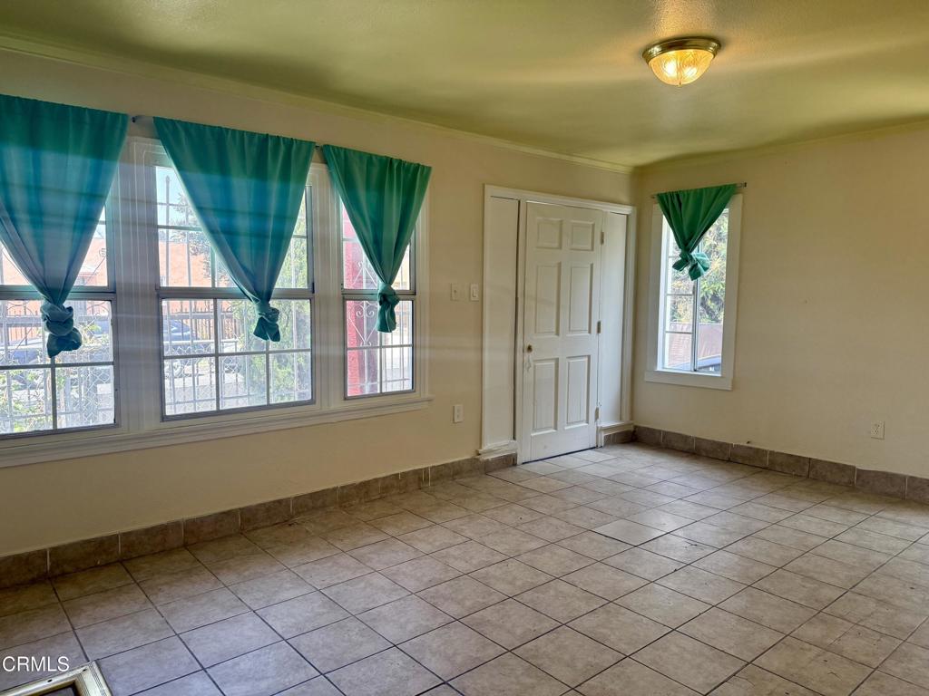1176 W 38th Street