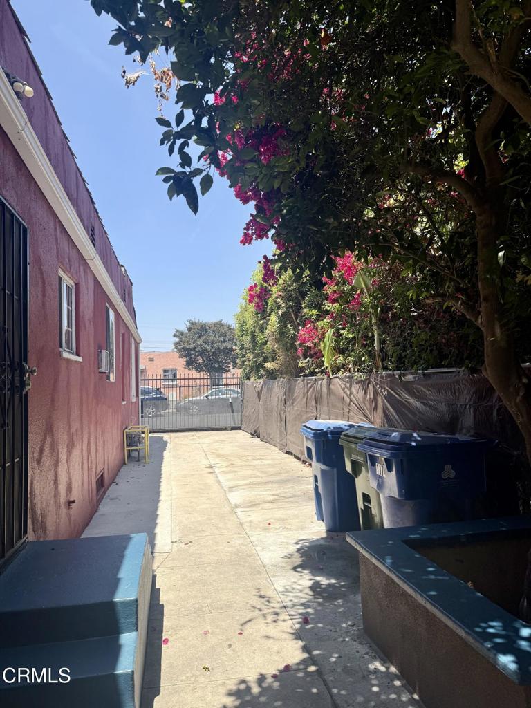 1176 W 38th Street