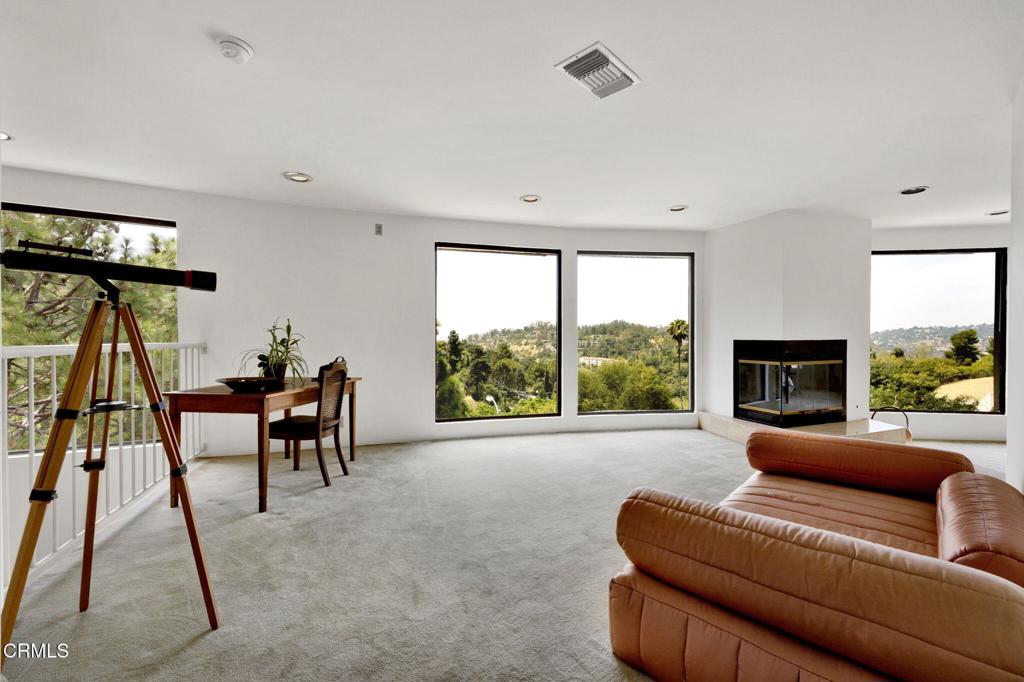 1742 Hill Drive