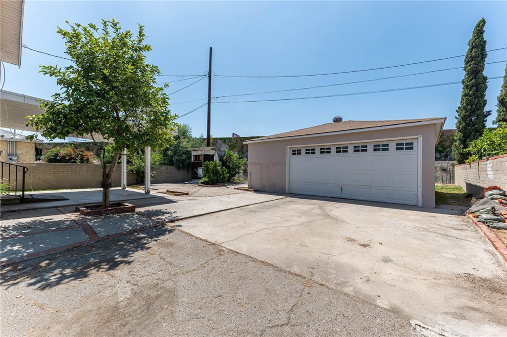 2663 N Frederic Street