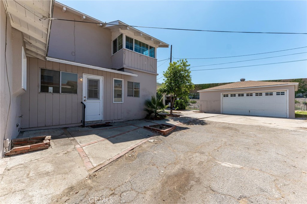 2663 N Frederic Street