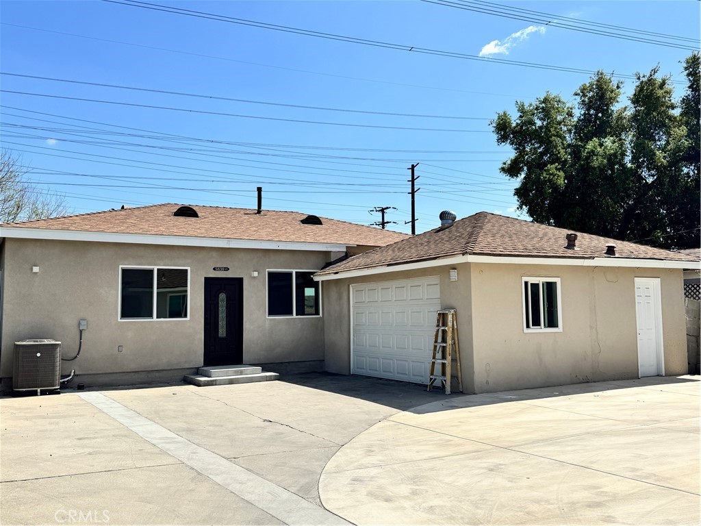 5830 1/2 N Vista Street