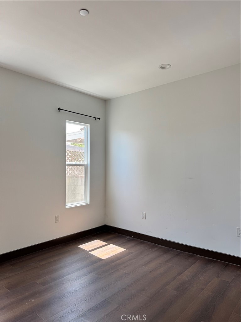 5830 1/2 N Vista Street