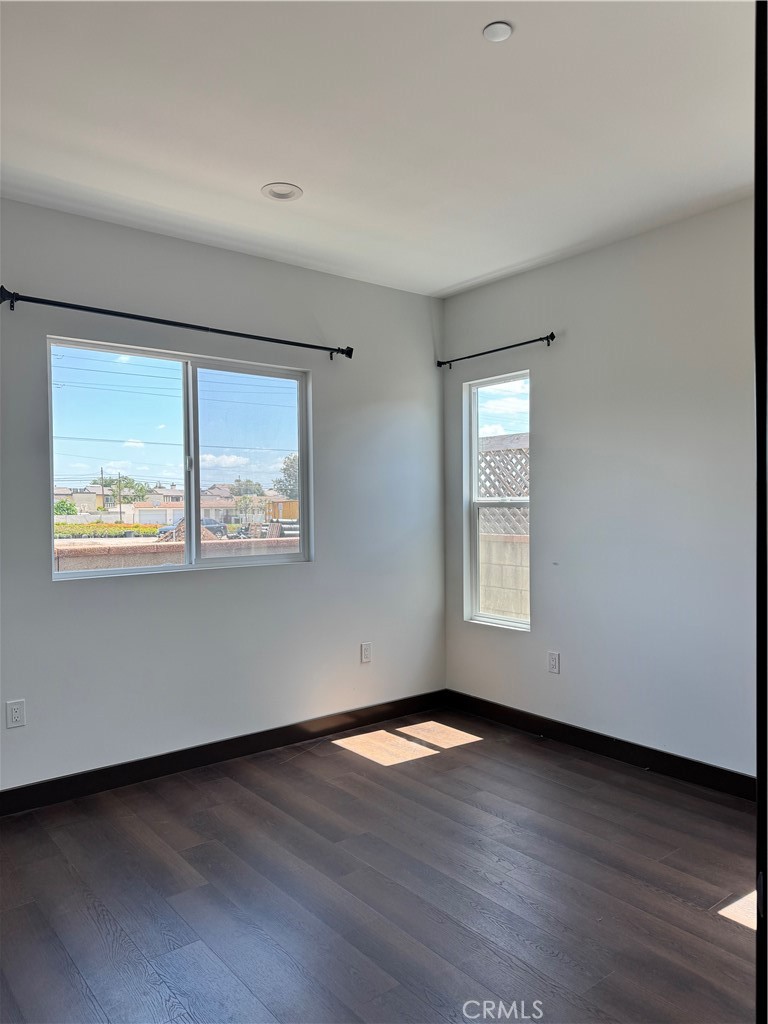 5830 1/2 N Vista Street