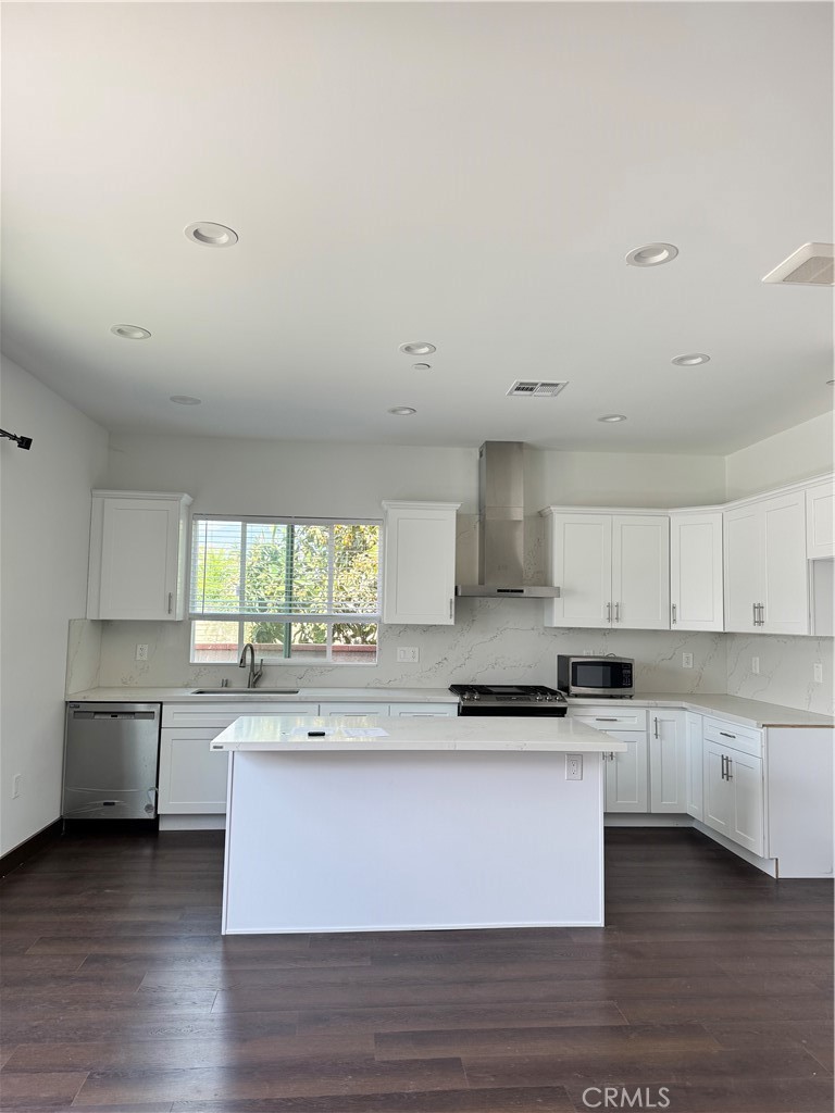 5830 1/2 N Vista Street