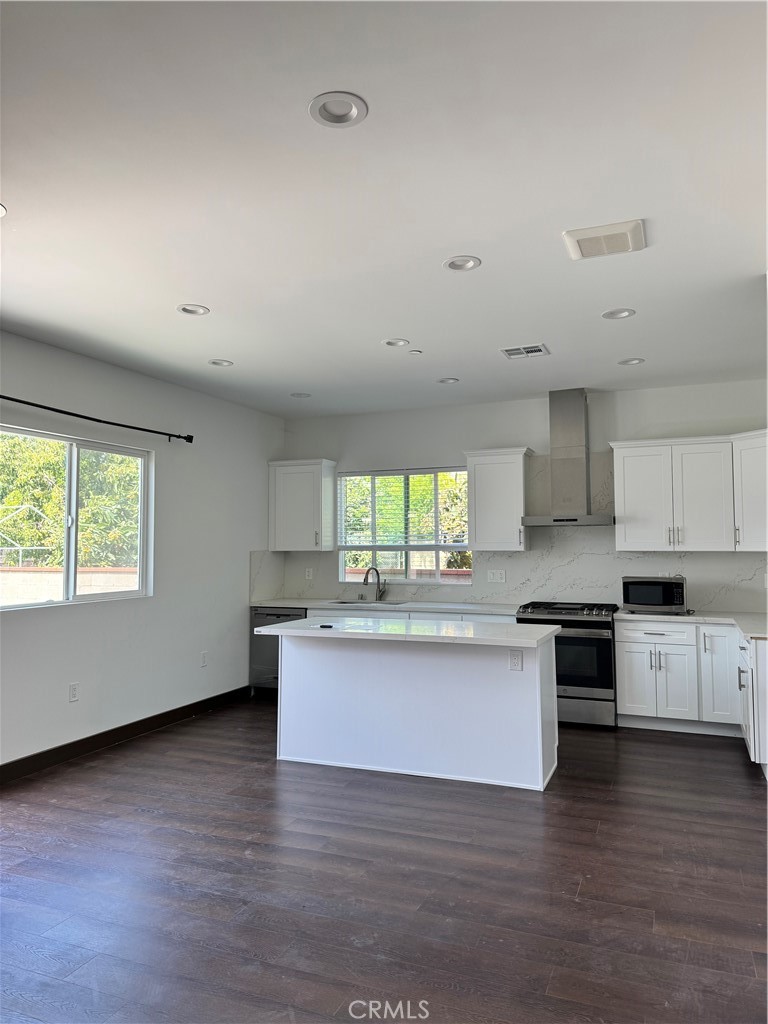5830 1/2 N Vista Street