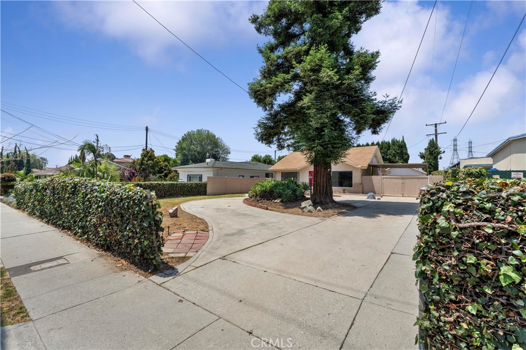 6379 N Muscatel Avenue