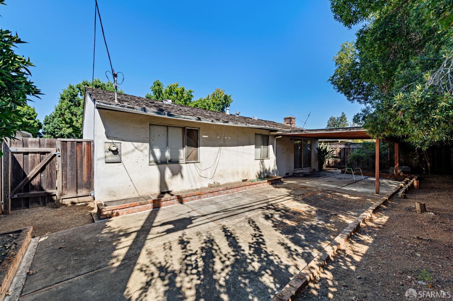 960 Heatherstone Avenue