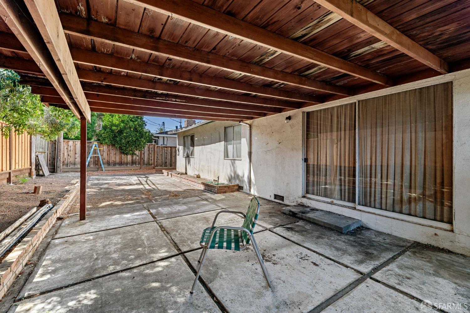 960 Heatherstone Avenue