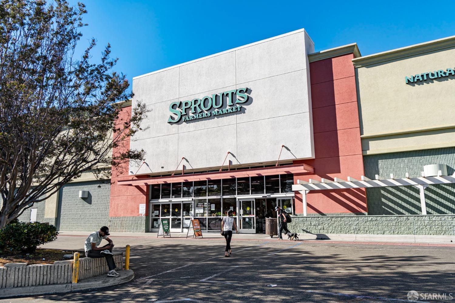 960 Heatherstone Avenue