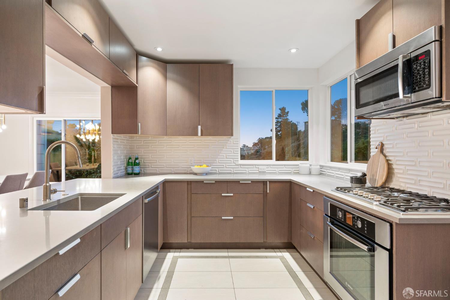 11 Encline Court