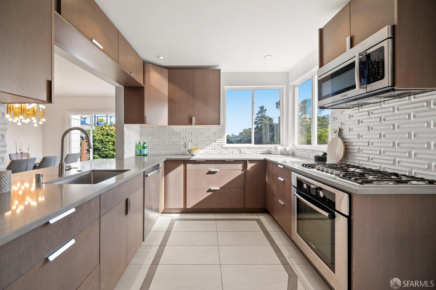 11 Encline Court