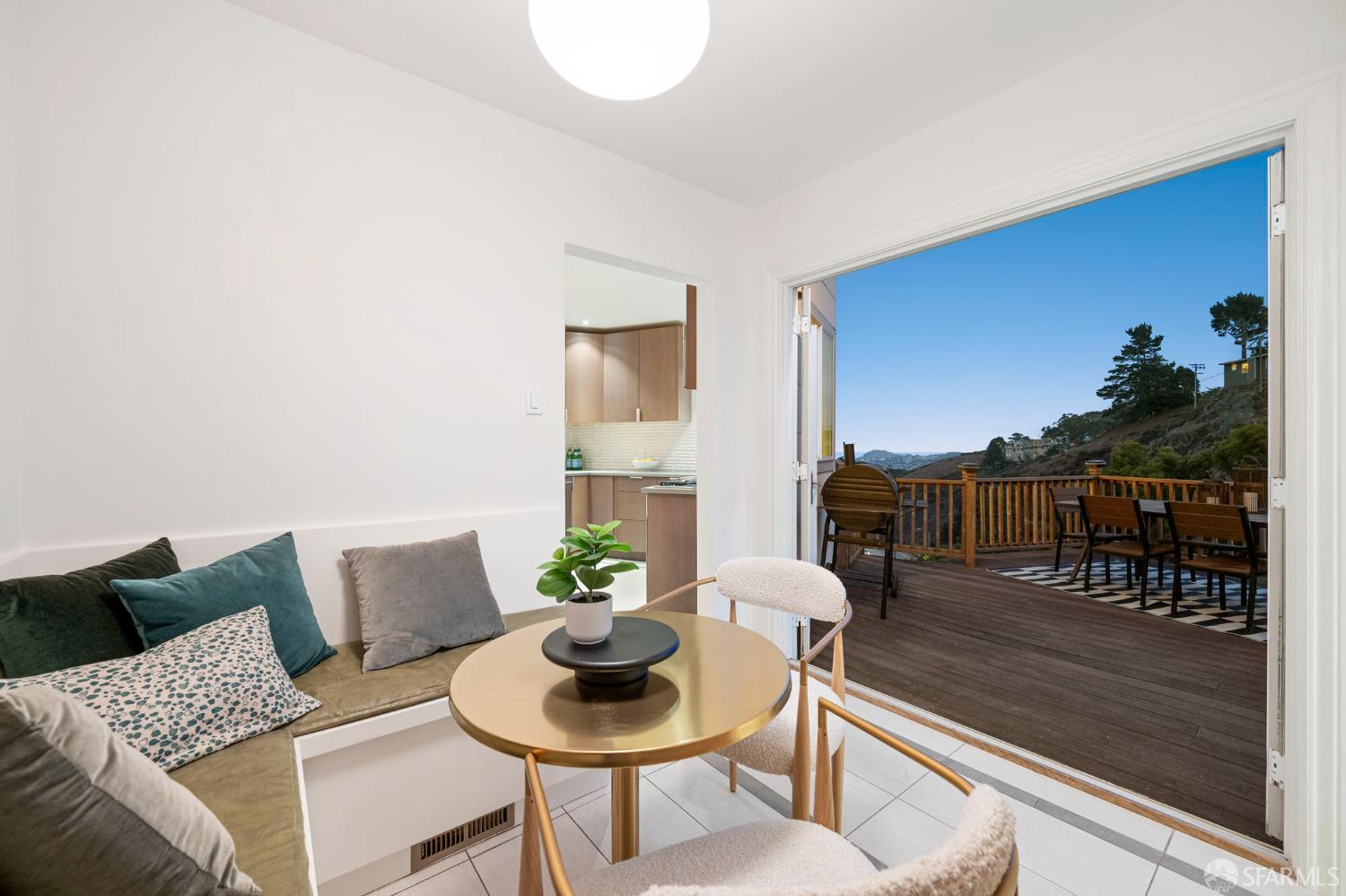 11 Encline Court