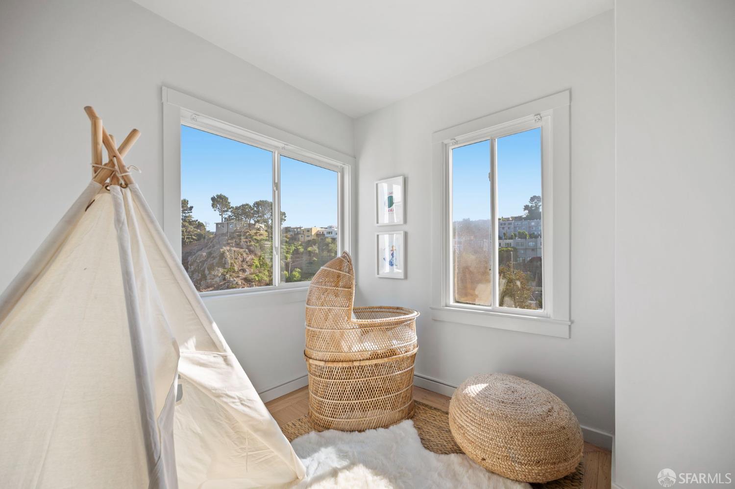 11 Encline Court