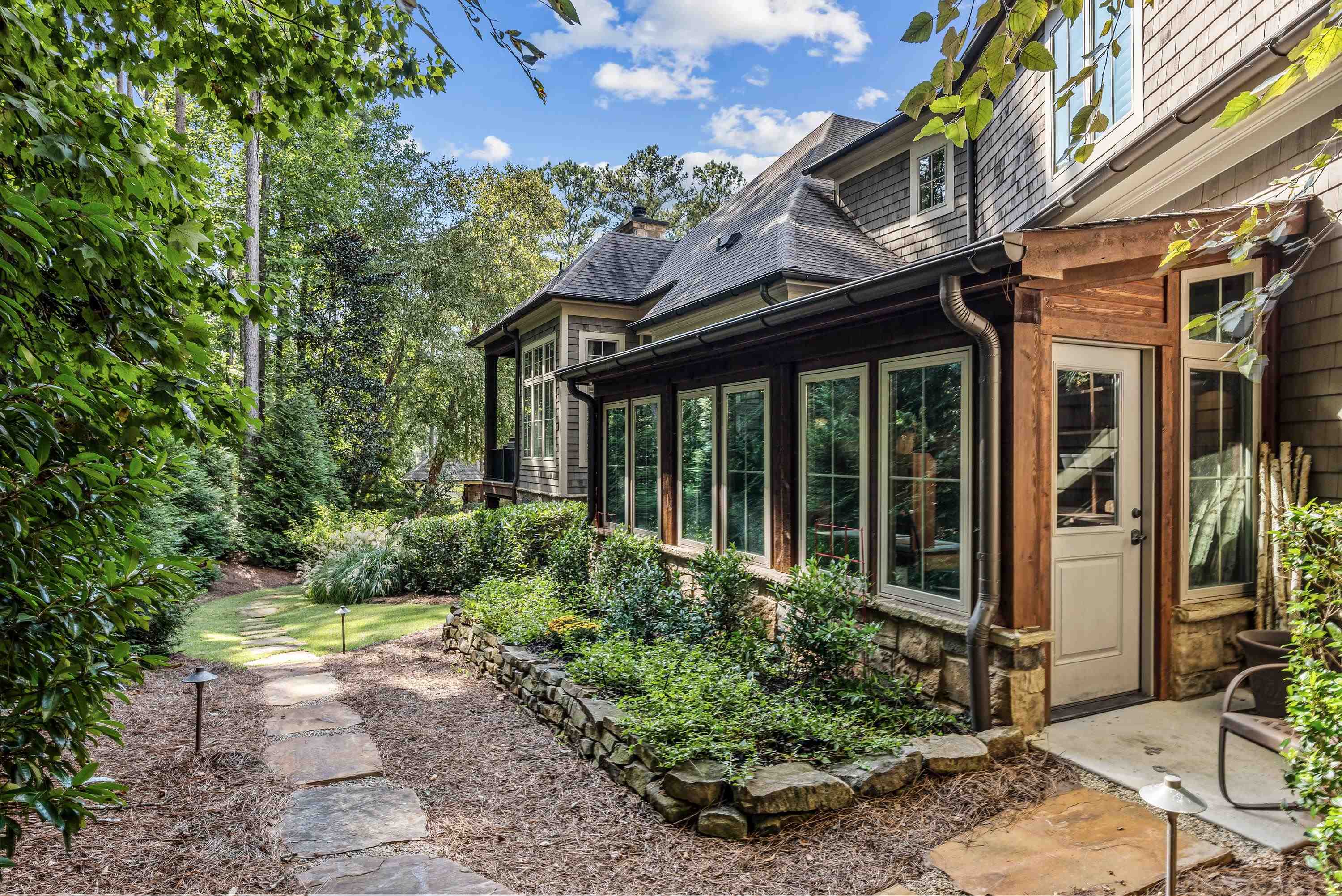 1831 PARROTTS POINTE ROAD