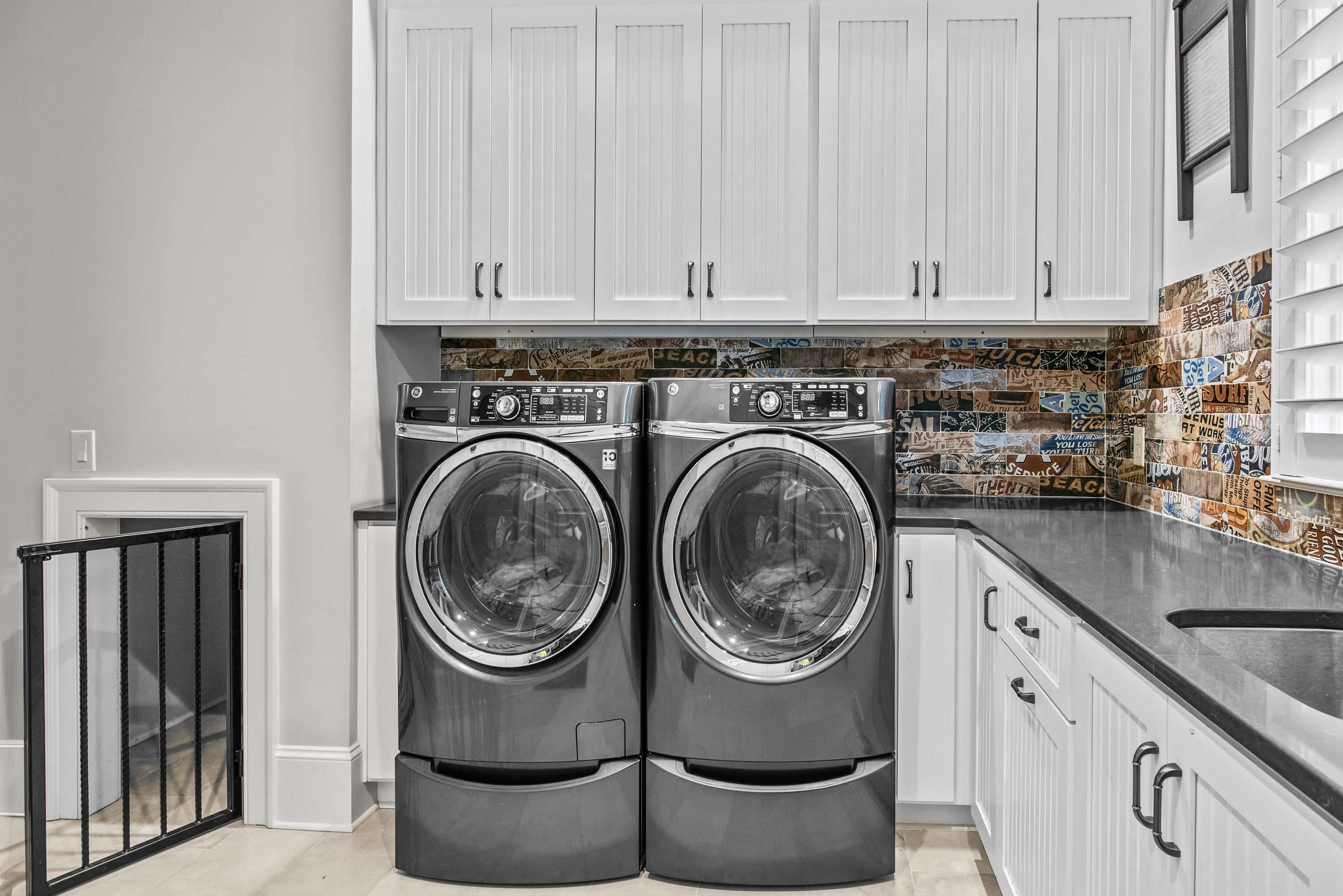 1831 PARROTTS POINTE ROAD