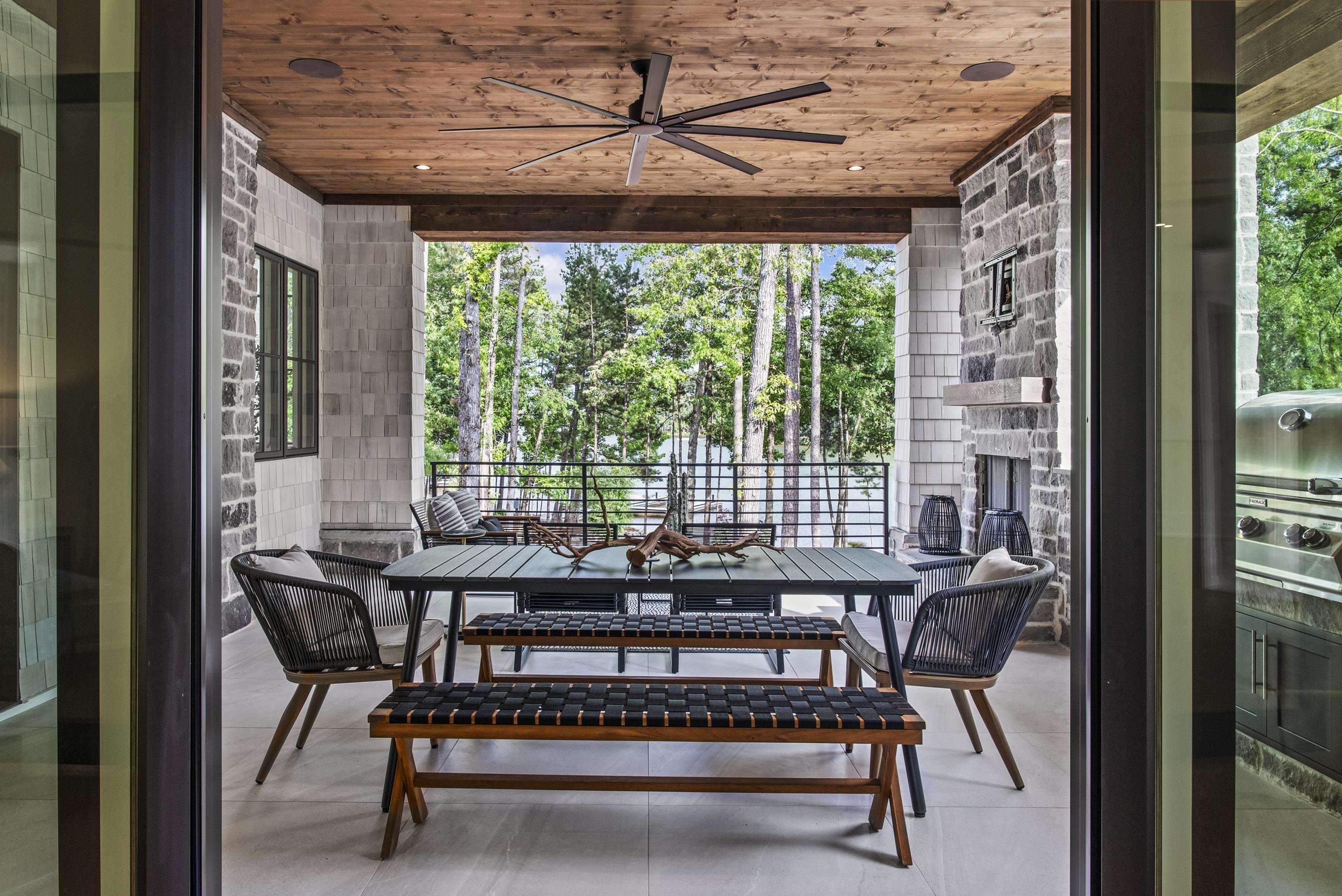 1111 LONGVIEW COMMONS