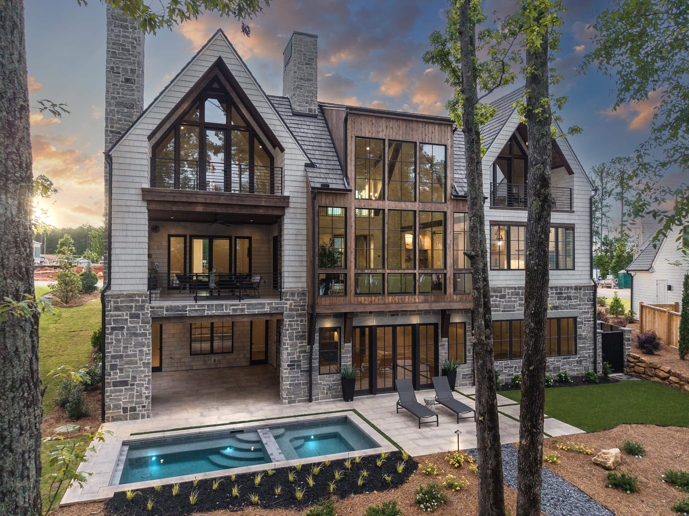 1111 LONGVIEW COMMONS