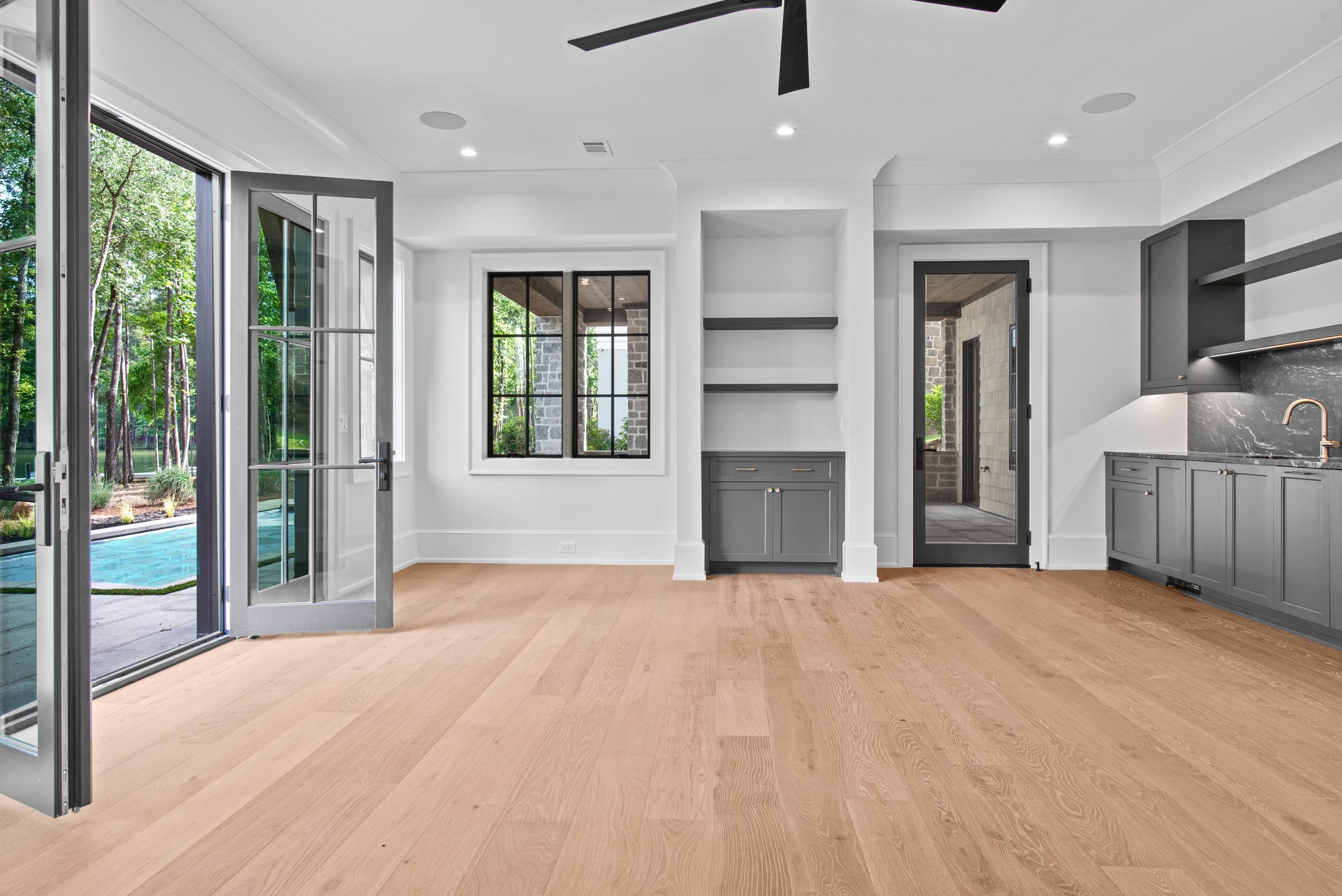 1111 LONGVIEW COMMONS