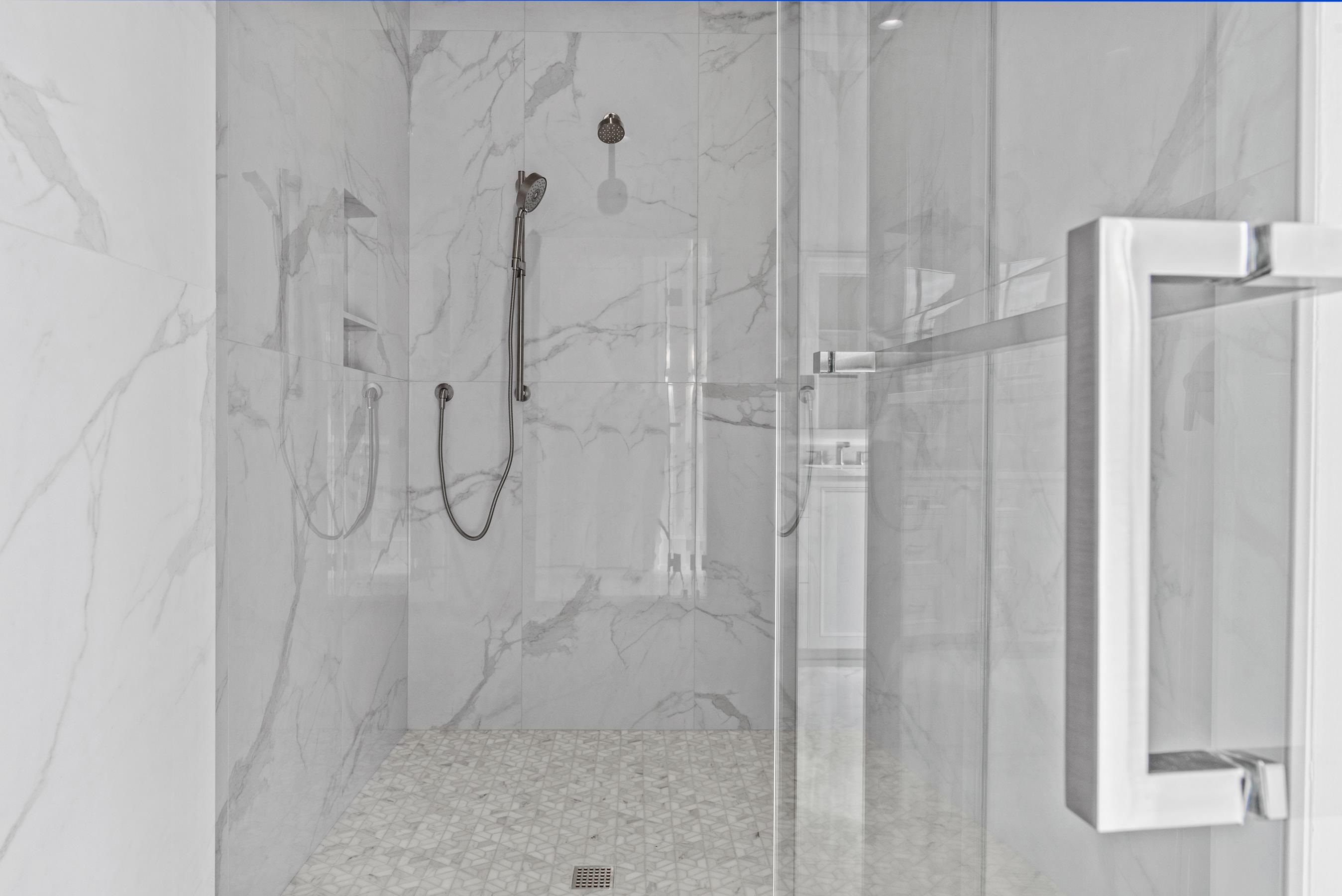 1111 LONGVIEW COMMONS