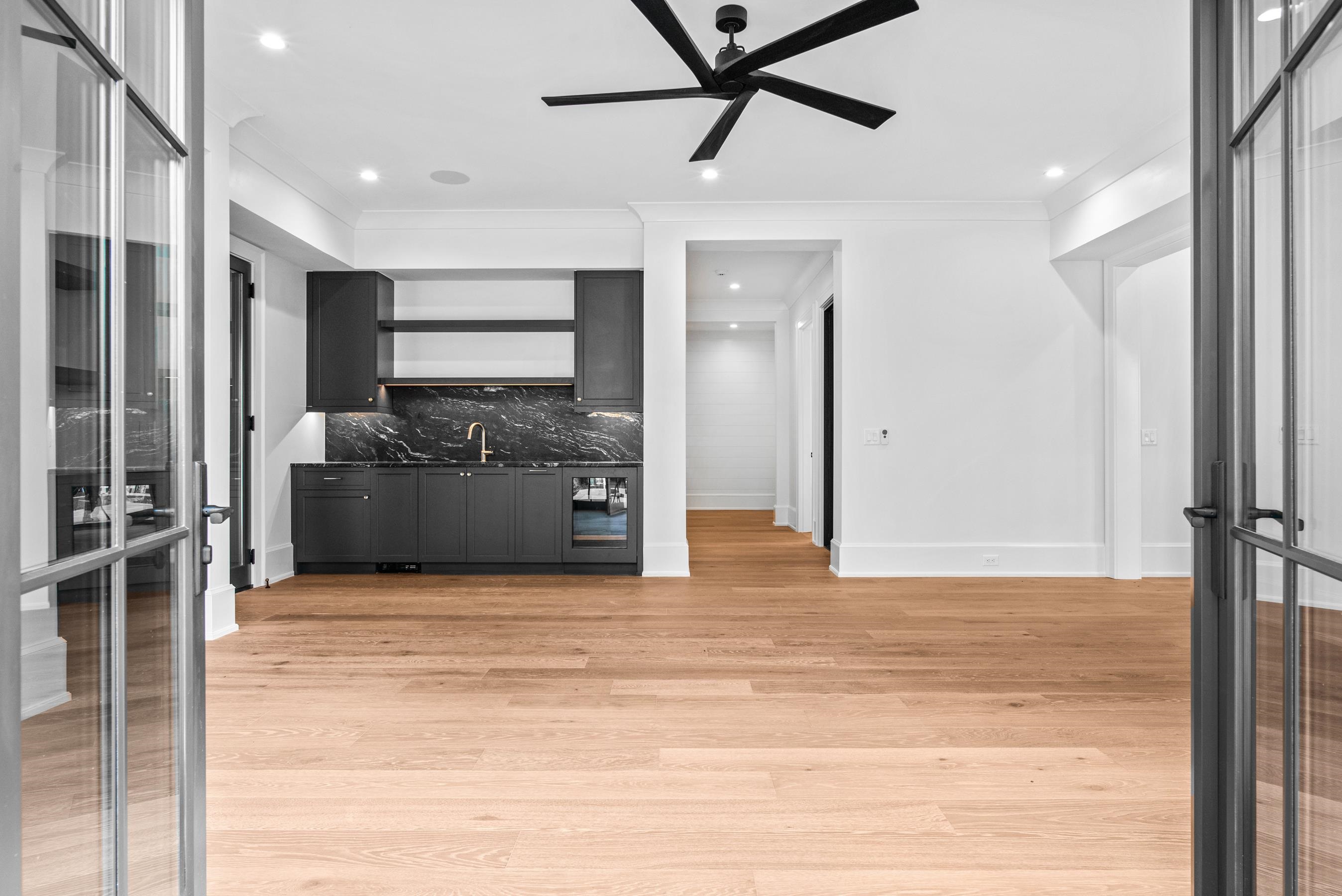 1111 LONGVIEW COMMONS