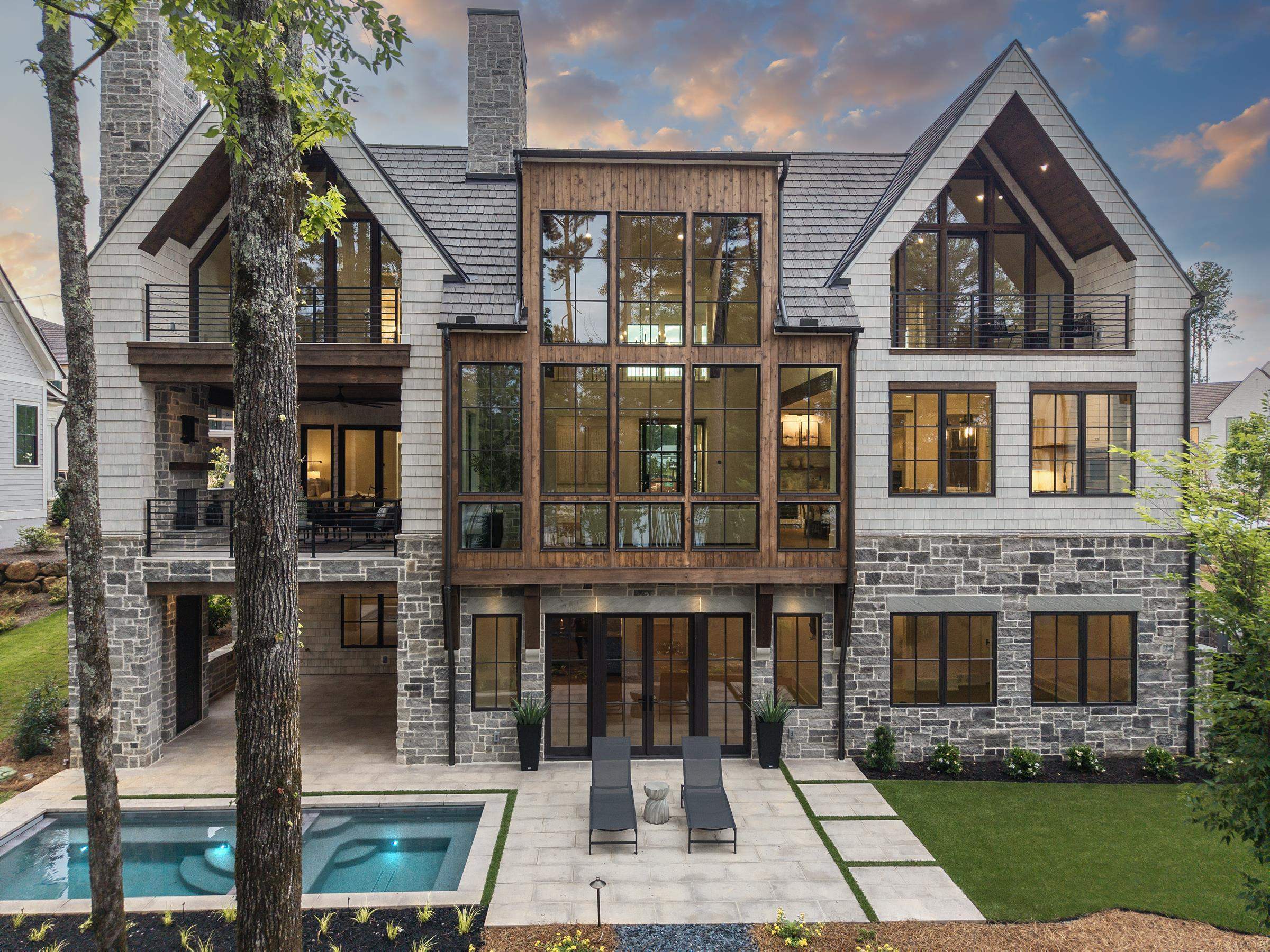 1111 LONGVIEW COMMONS