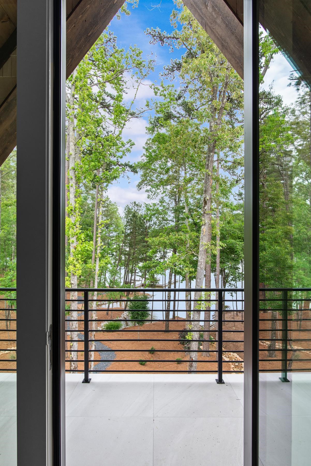 1111 LONGVIEW COMMONS