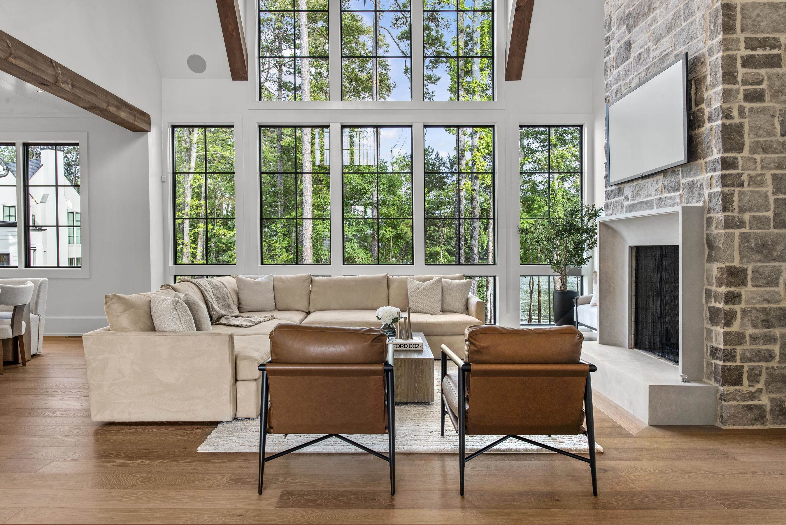 1111 LONGVIEW COMMONS