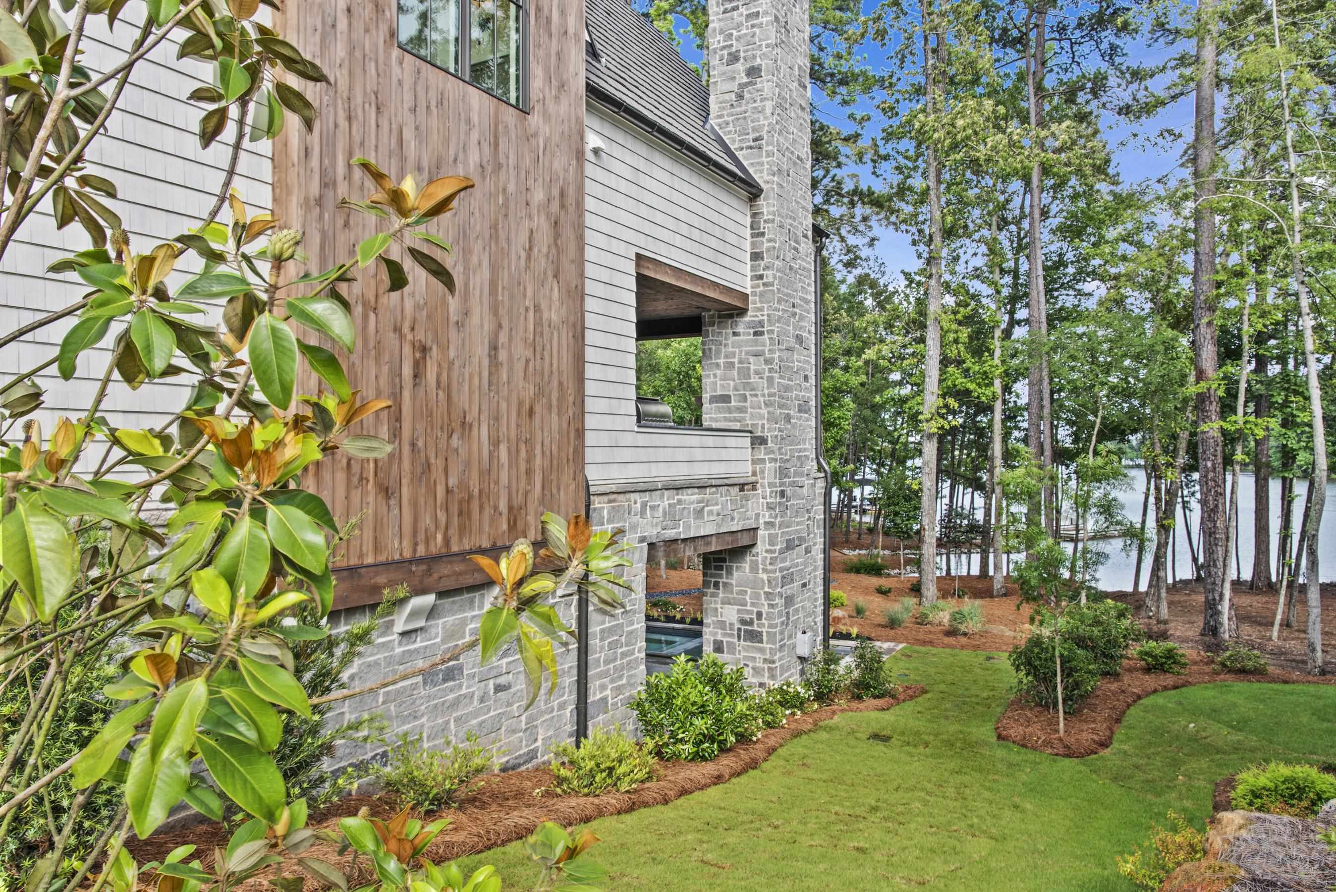 1111 LONGVIEW COMMONS