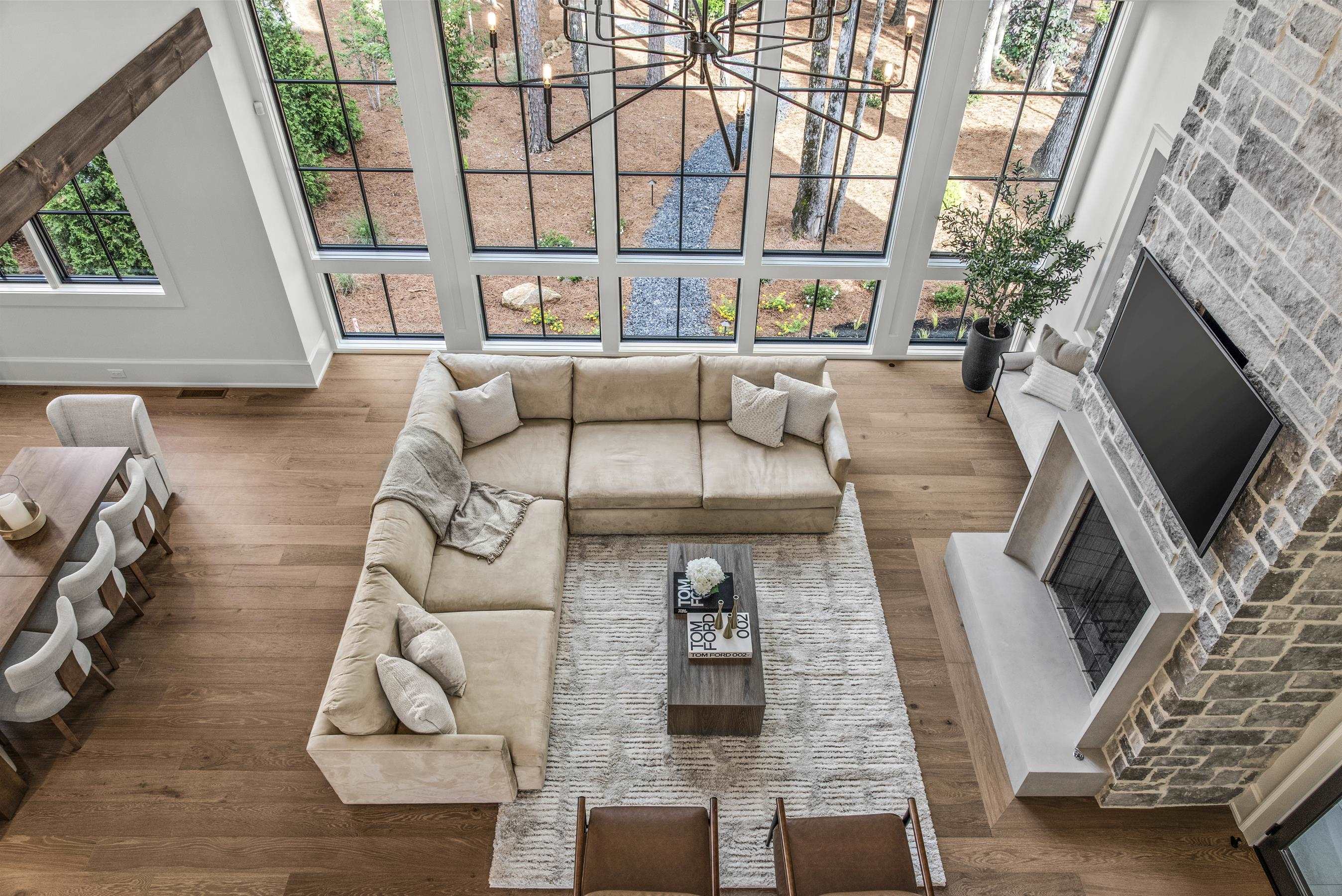 1111 LONGVIEW COMMONS