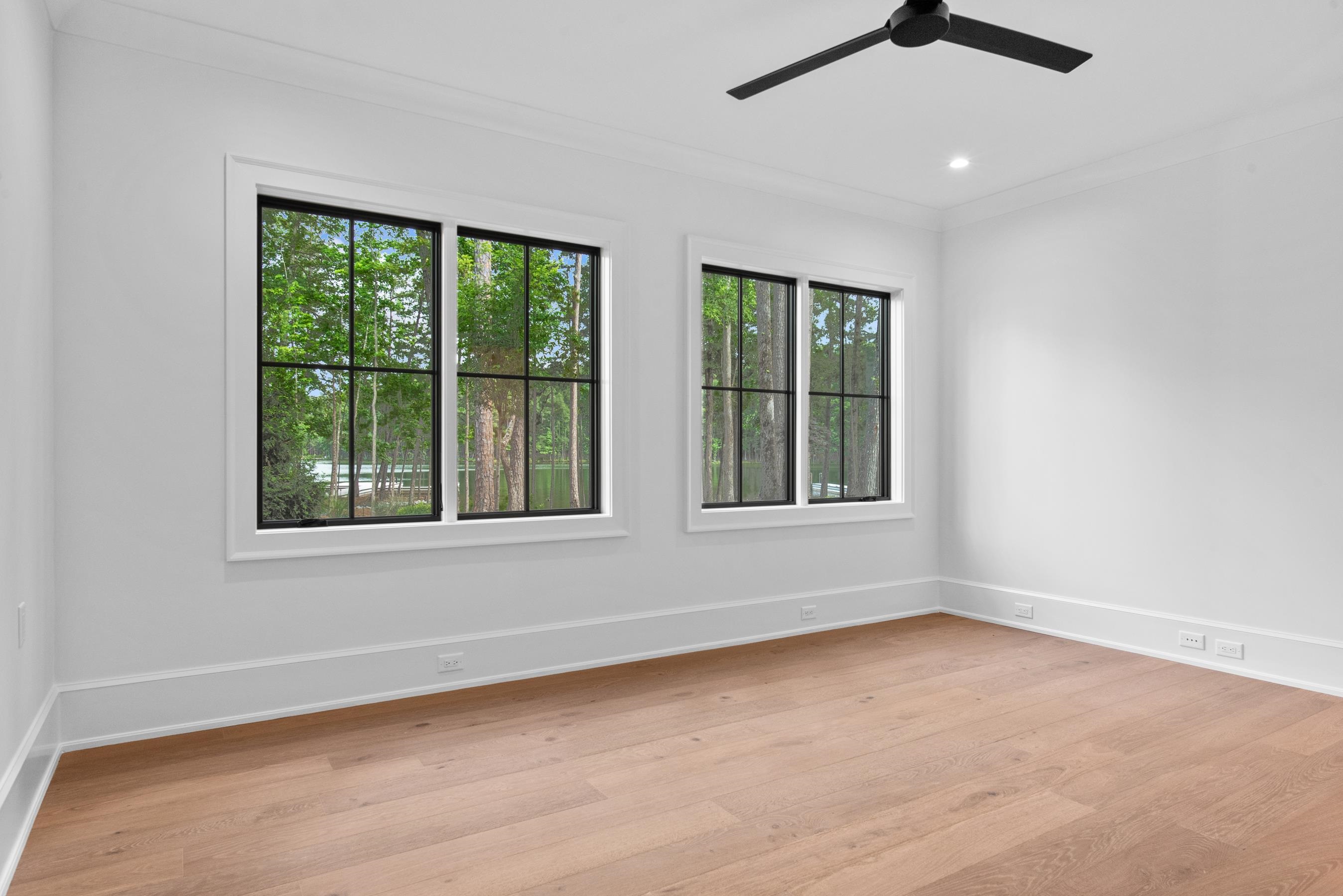 1111 LONGVIEW COMMONS