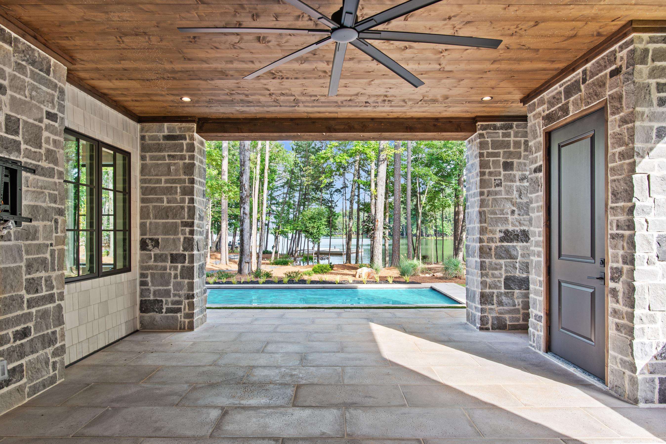 1111 LONGVIEW COMMONS