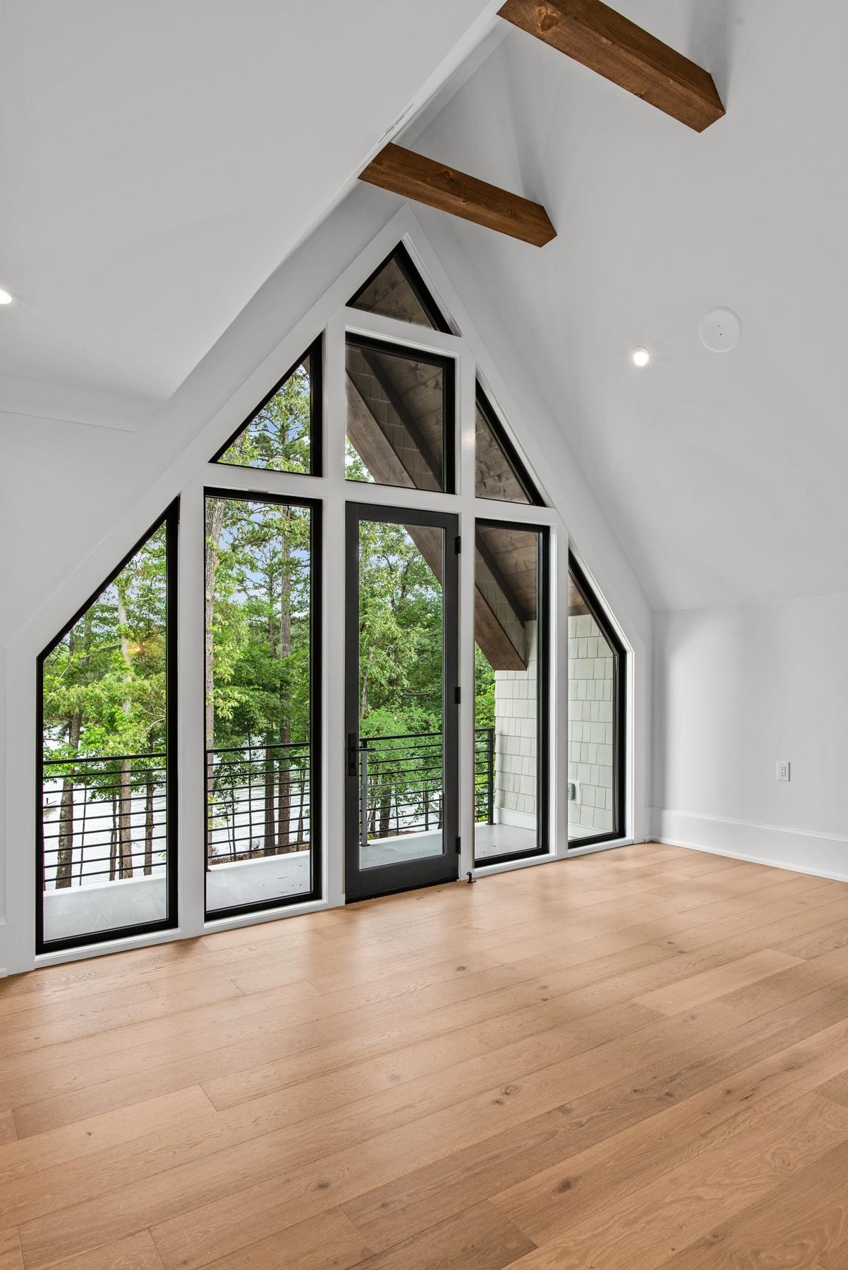 1111 LONGVIEW COMMONS