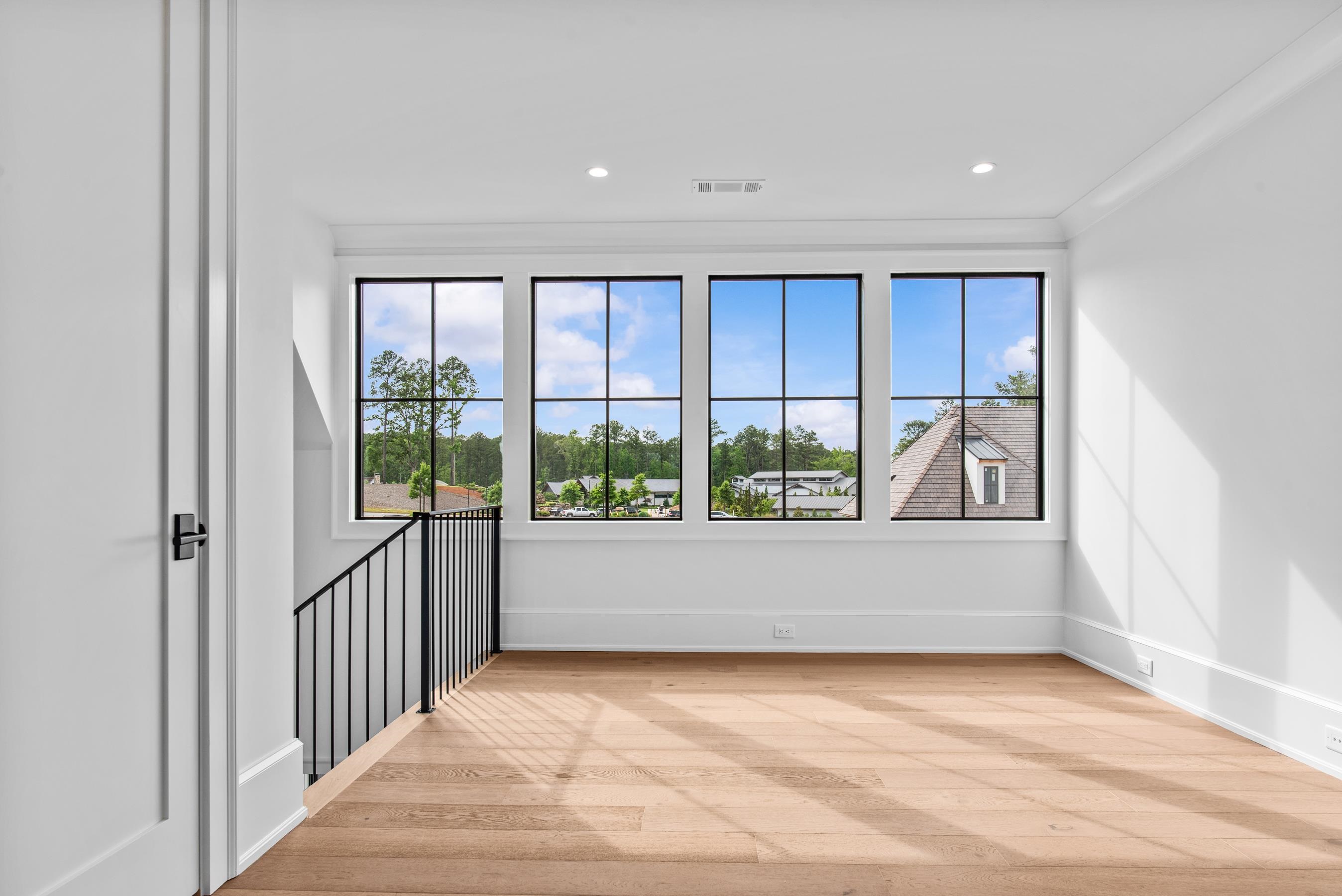 1111 LONGVIEW COMMONS