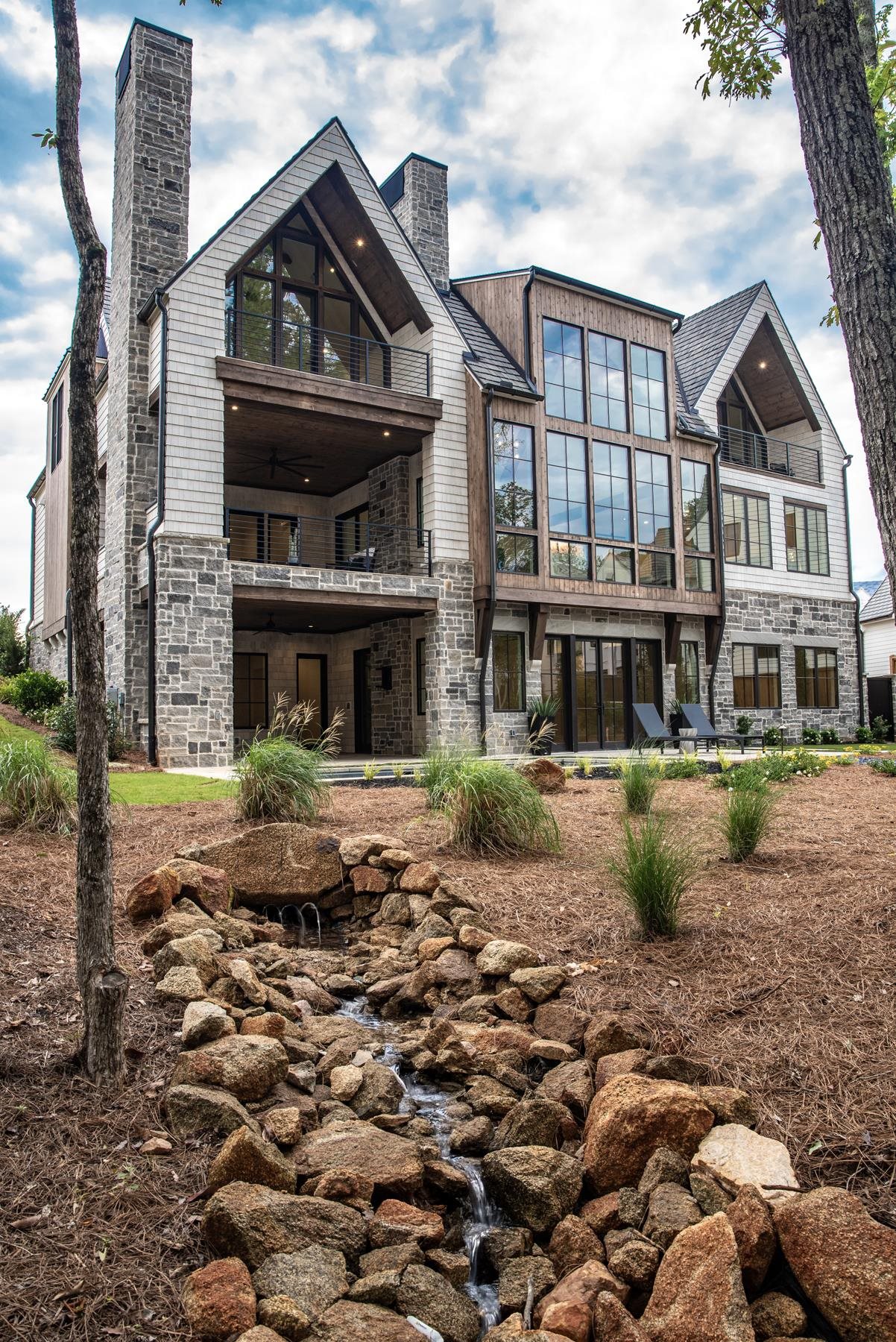 1111 LONGVIEW COMMONS