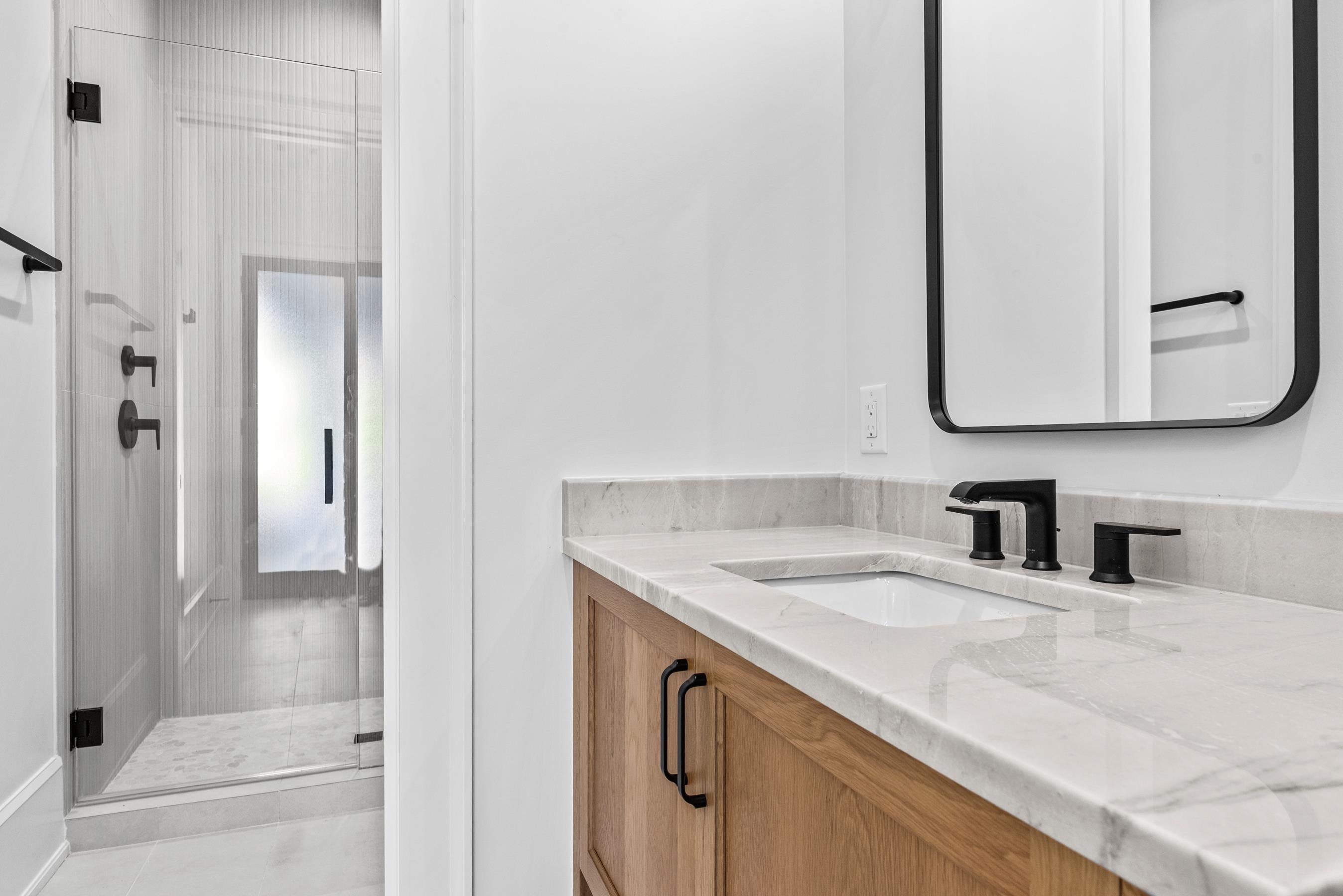 1111 LONGVIEW COMMONS