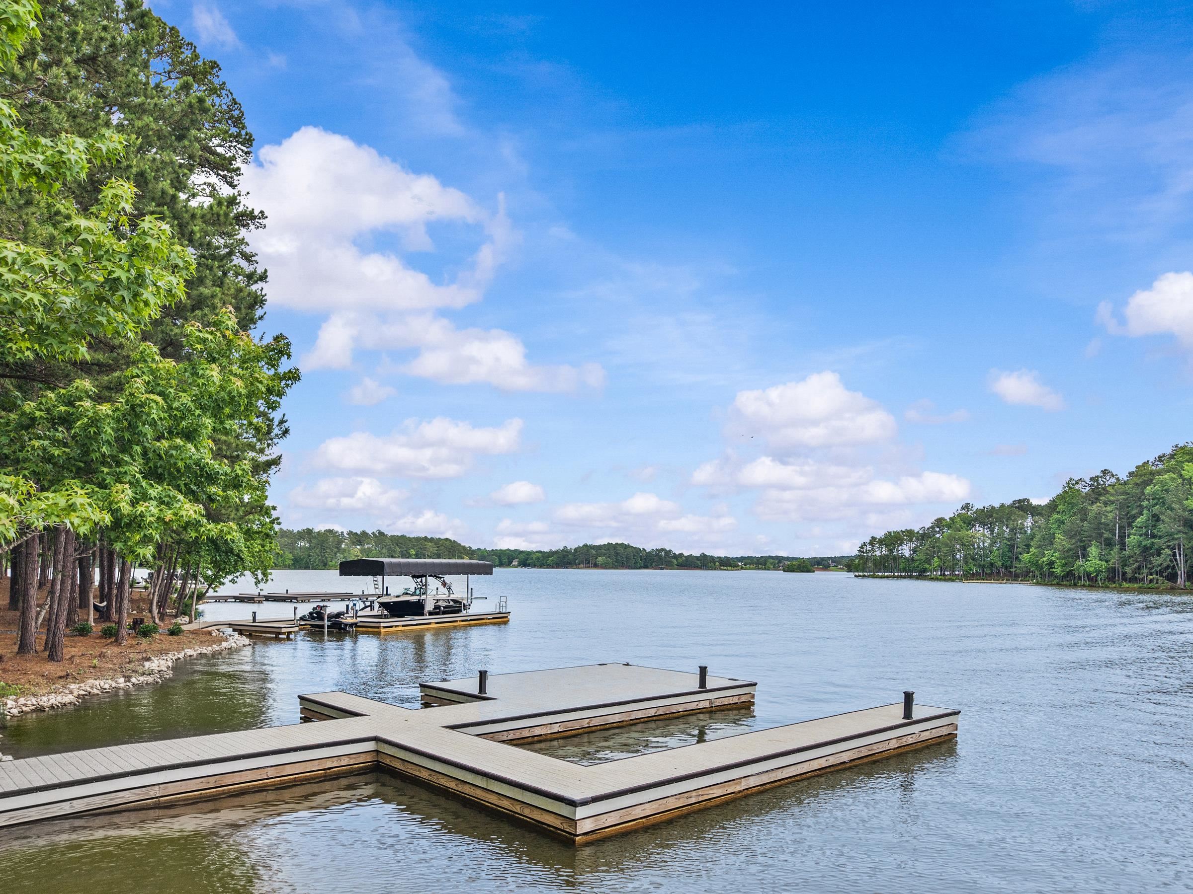 1111 LONGVIEW COMMONS