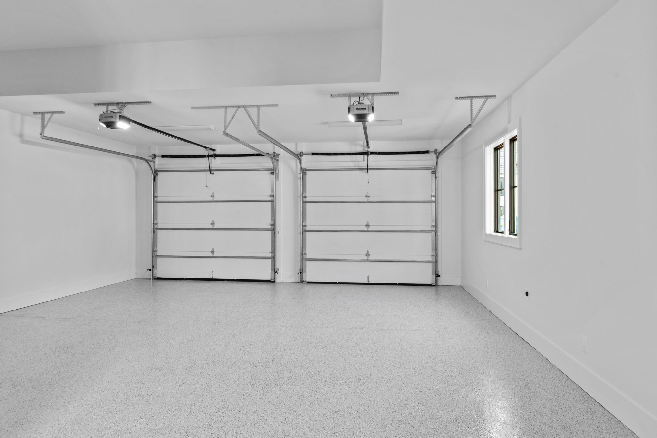 1111 LONGVIEW COMMONS