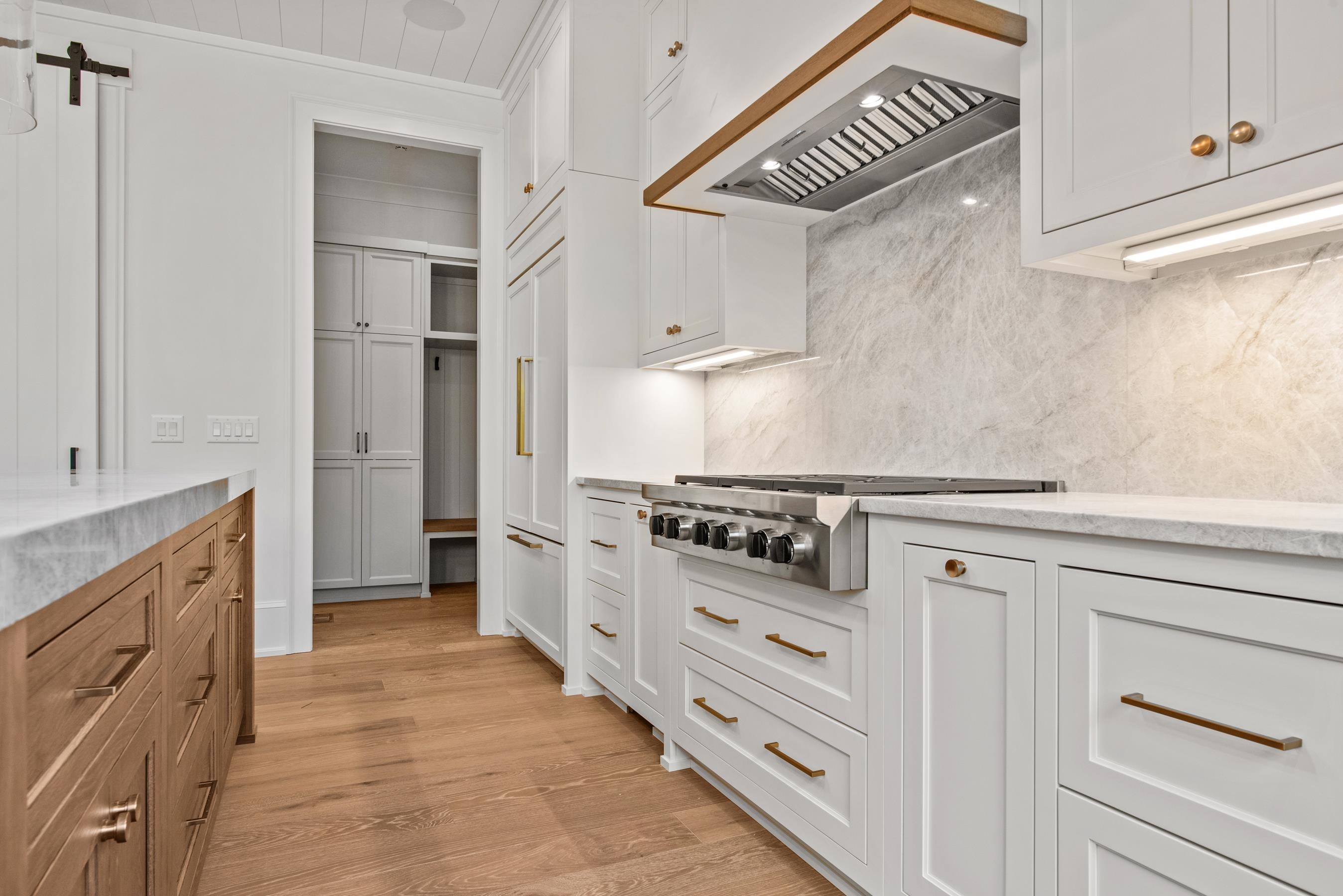 1111 LONGVIEW COMMONS