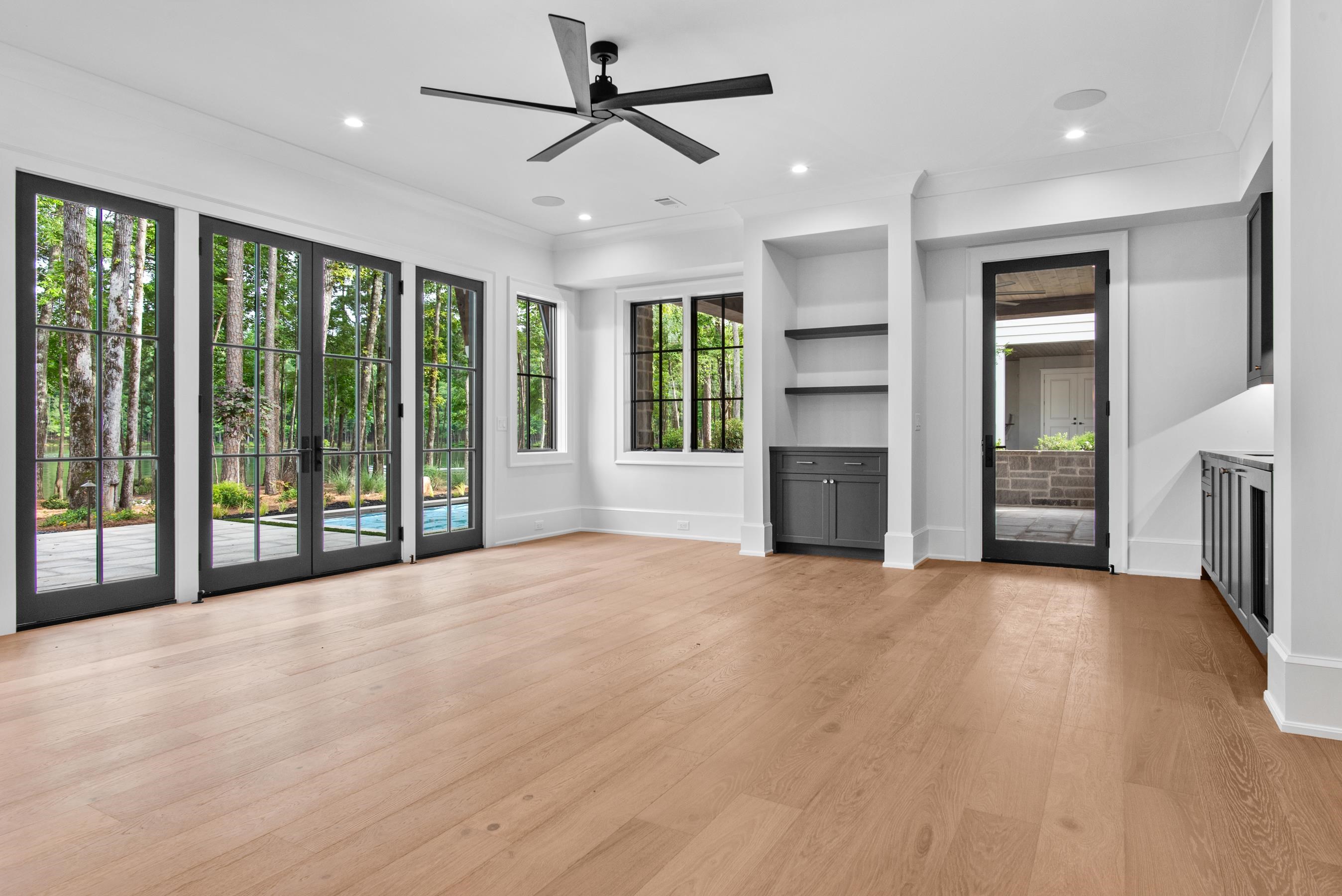 1111 LONGVIEW COMMONS