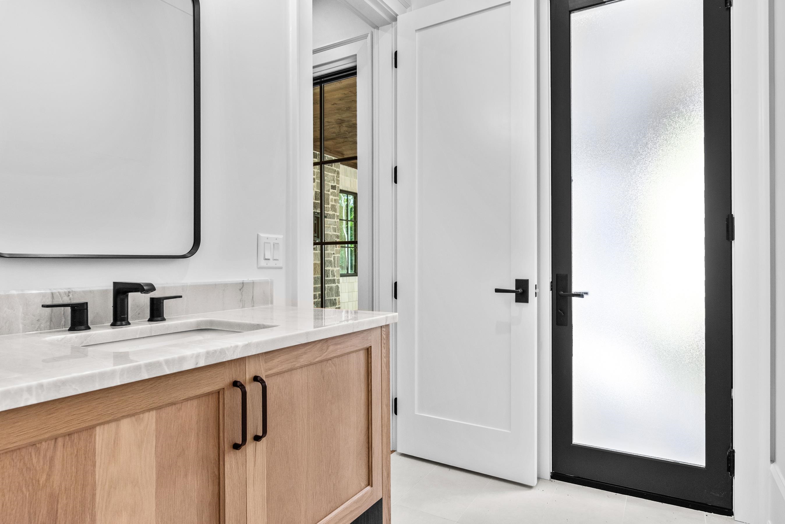 1111 LONGVIEW COMMONS