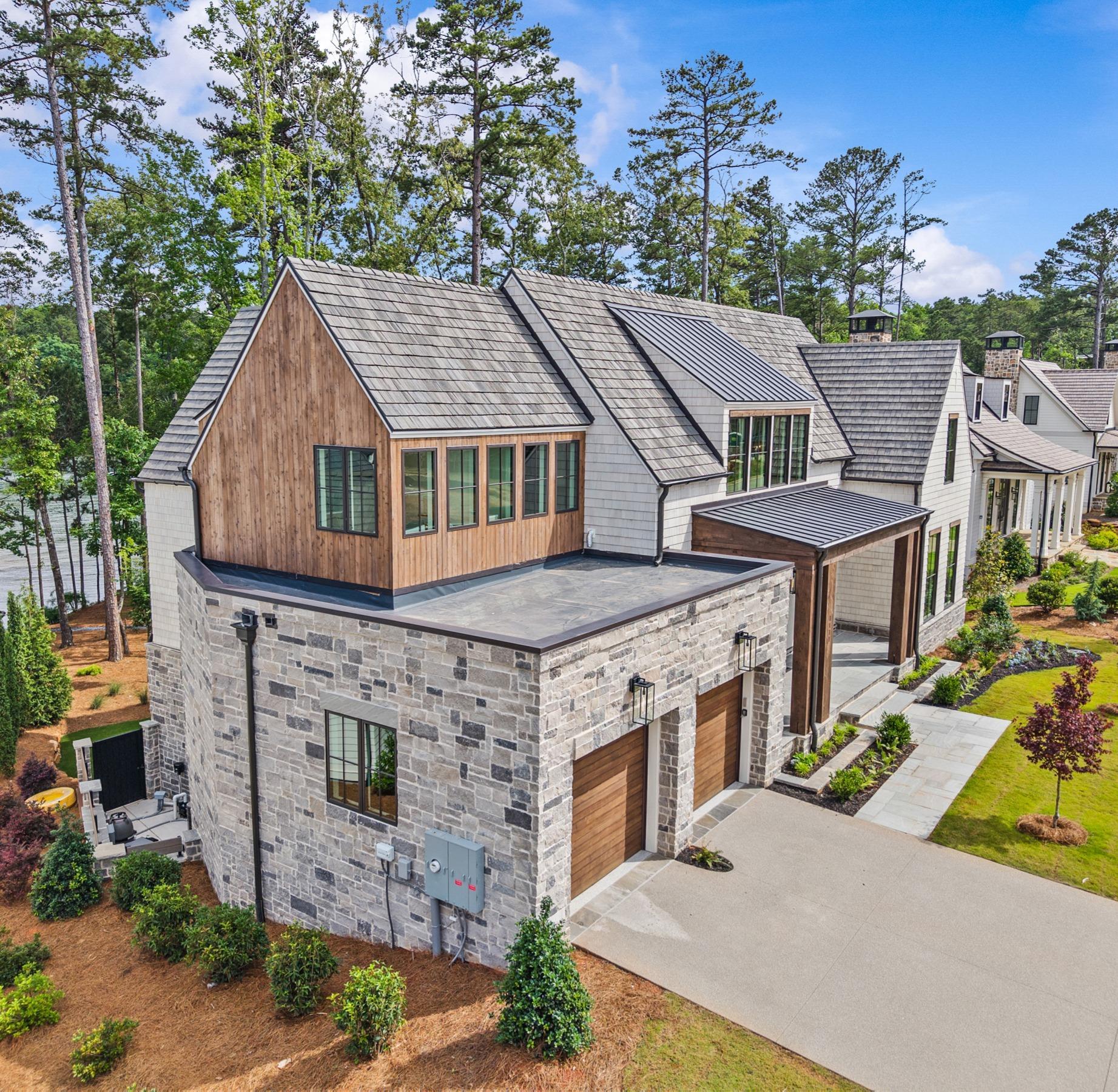 1111 LONGVIEW COMMONS