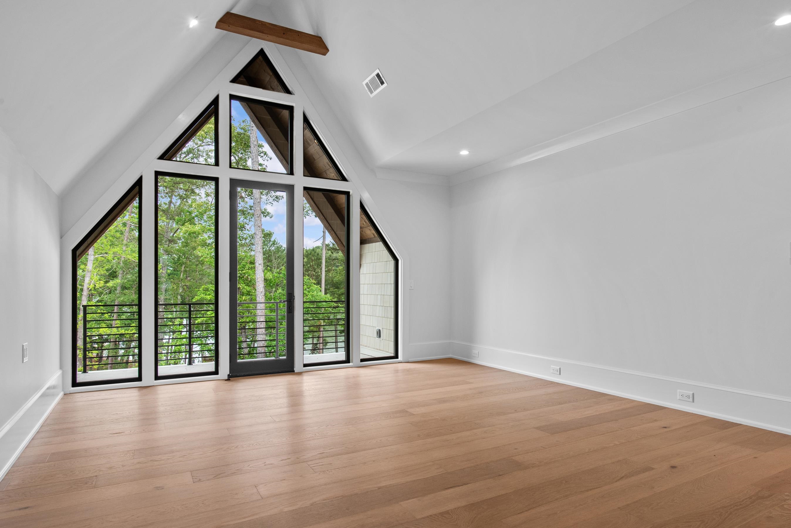 1111 LONGVIEW COMMONS