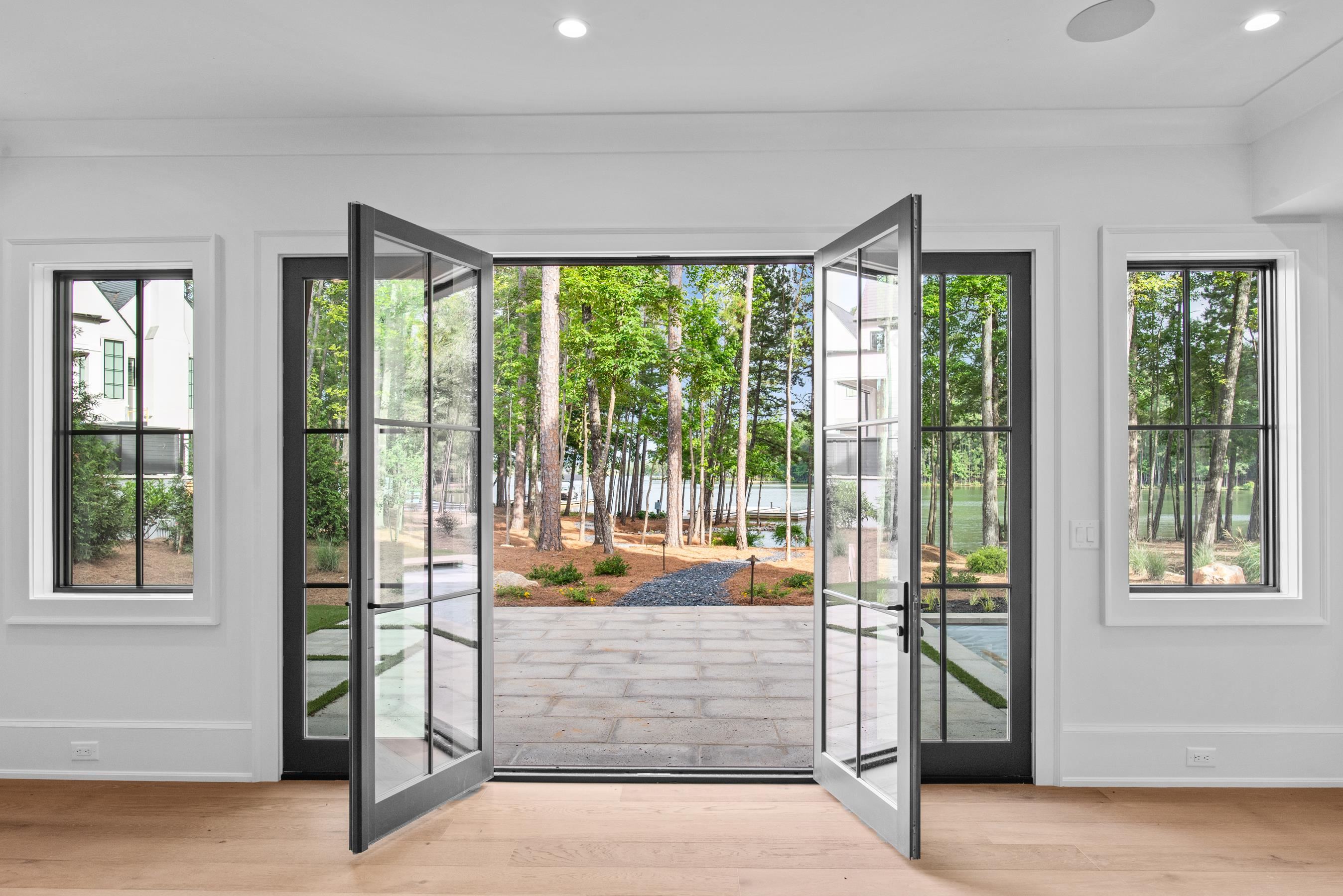 1111 LONGVIEW COMMONS