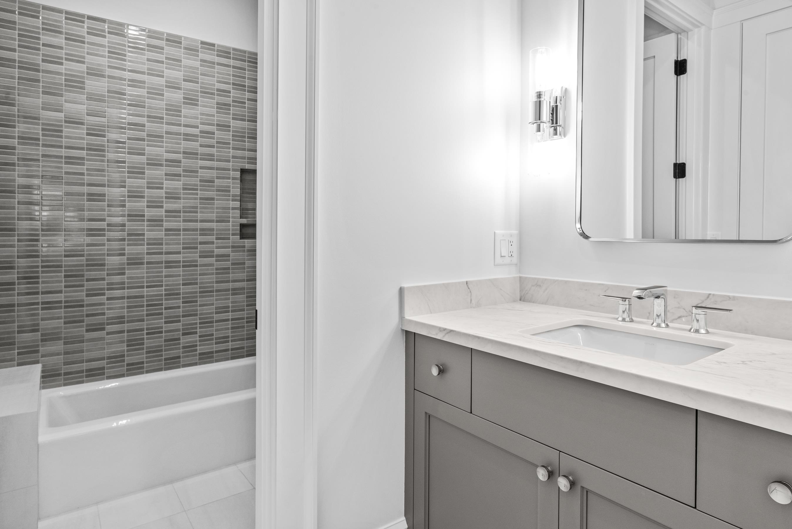 1111 LONGVIEW COMMONS