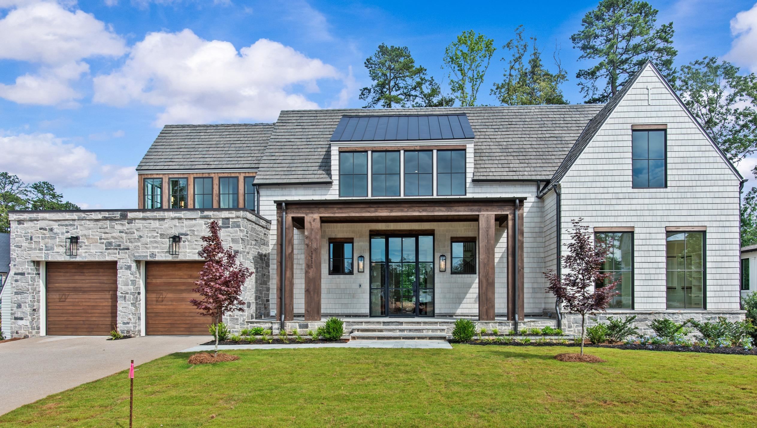 1111 LONGVIEW COMMONS