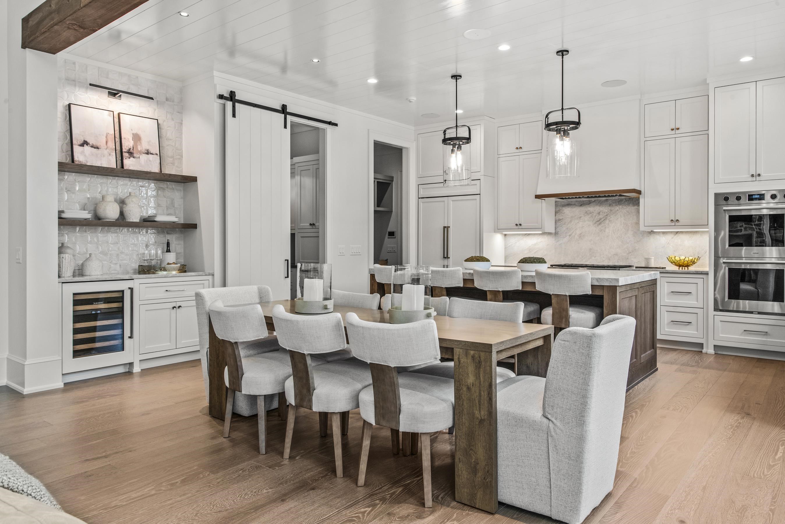 1111 LONGVIEW COMMONS