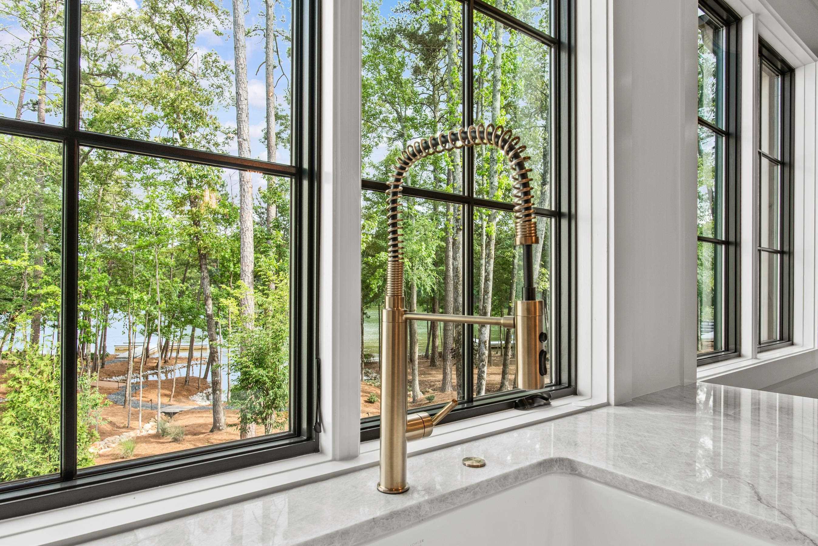 1111 LONGVIEW COMMONS