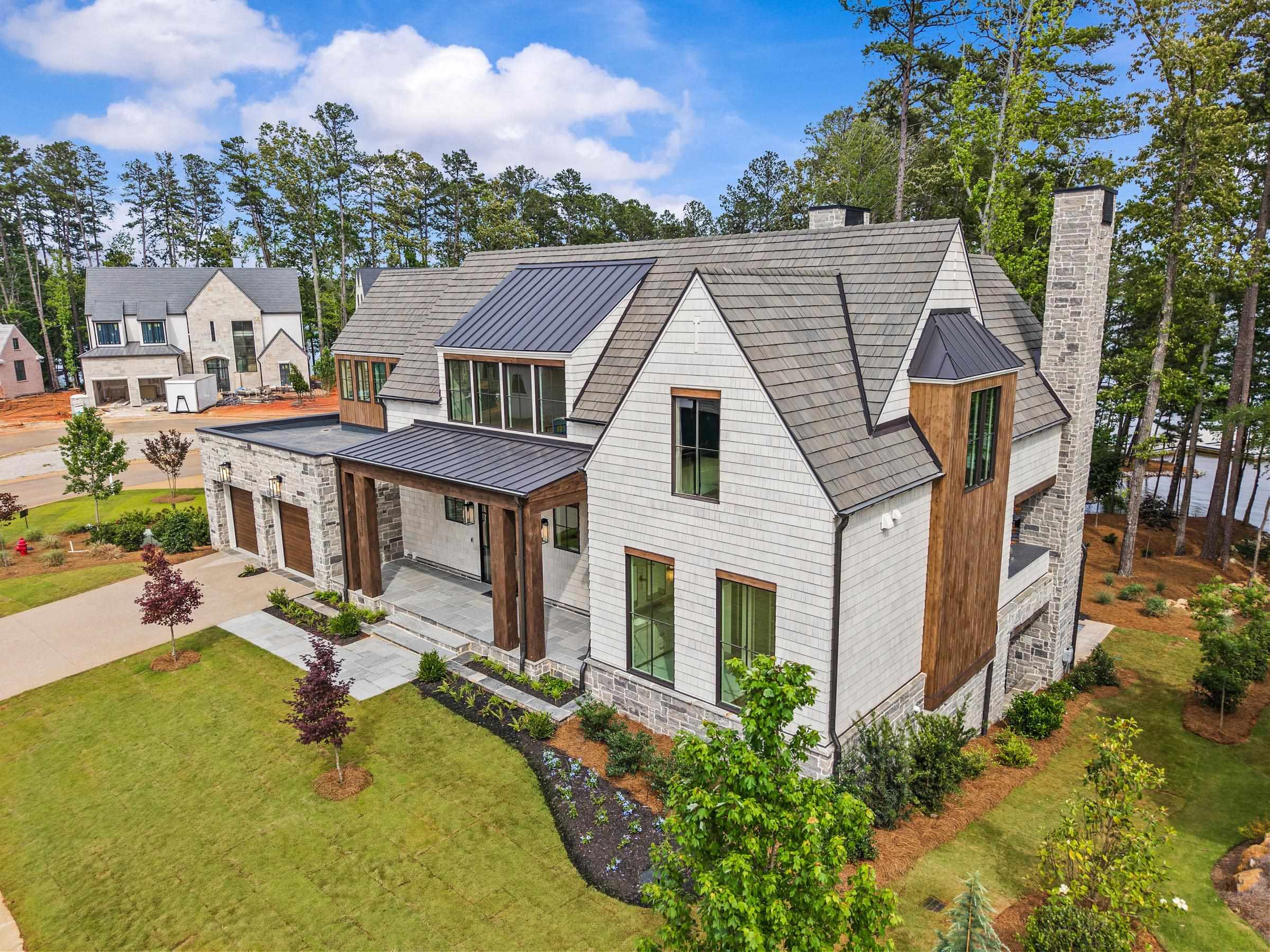 1111 LONGVIEW COMMONS