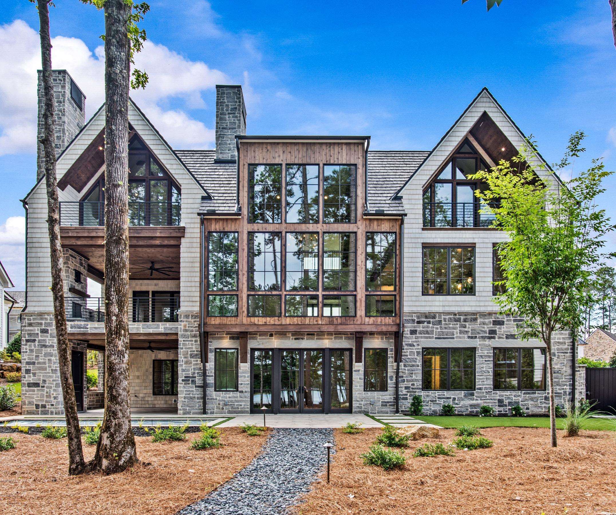 1111 LONGVIEW COMMONS